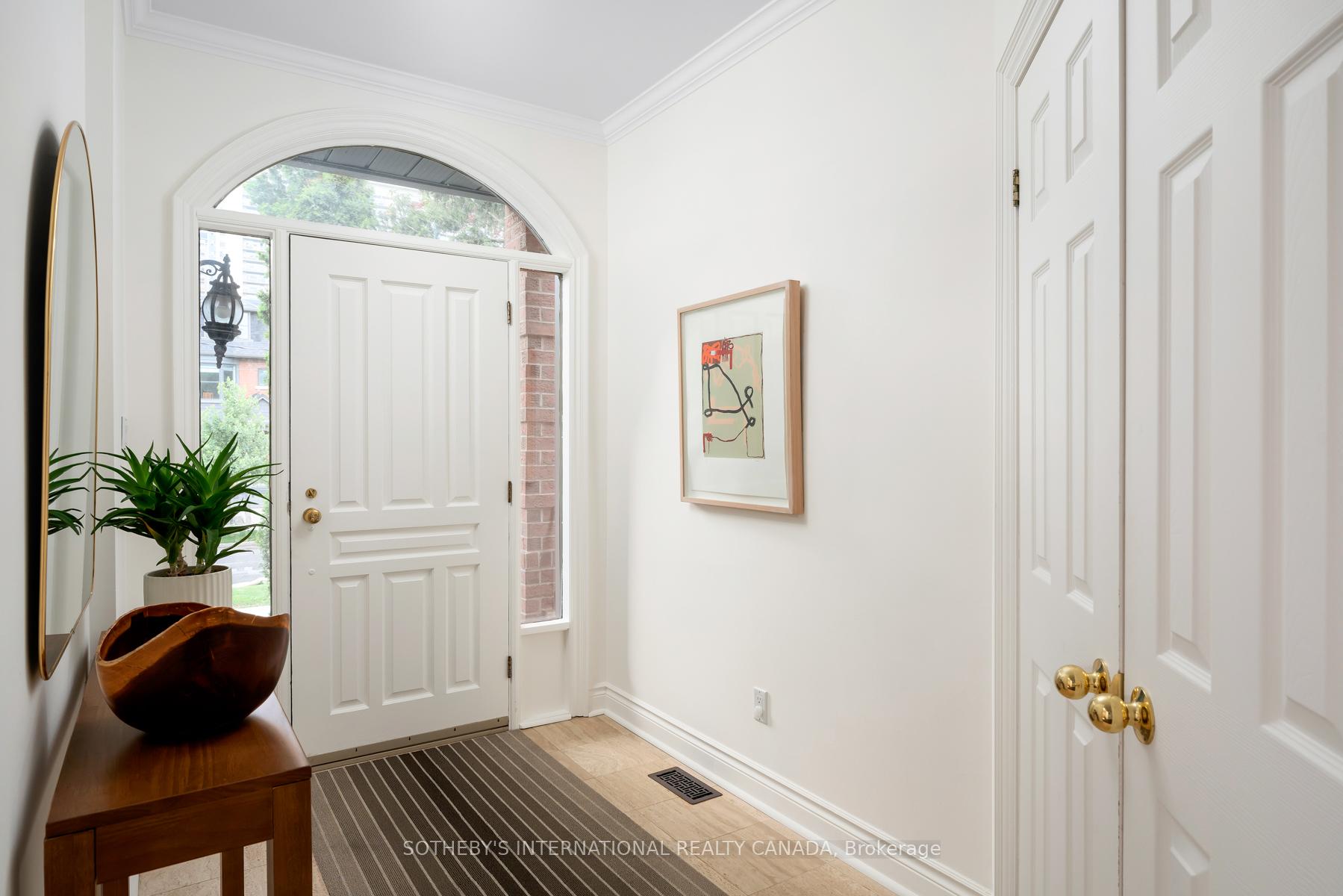 Photo 2 of 112 Sherwood Avenue, Toronto, Mount Pleasant East — HOMEH