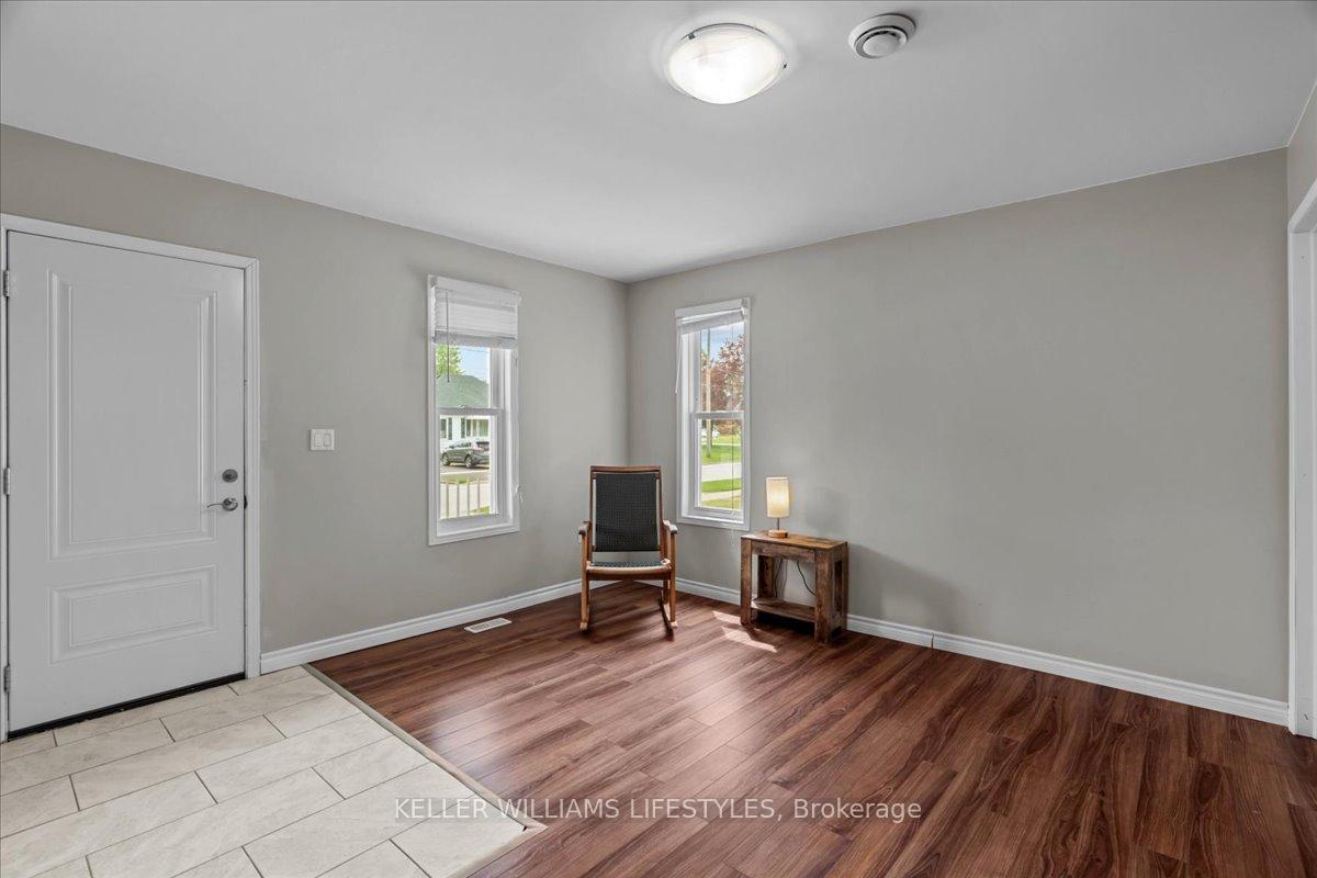 Photo 6 of 583 St.clair Street, Warwick, Watford — HOMEH