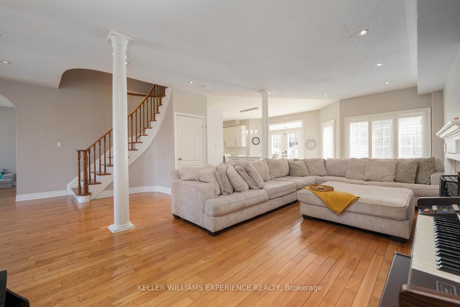 Photo 8 of 27 Willow fern Drive, Barrie, Ardagh — HOMEH