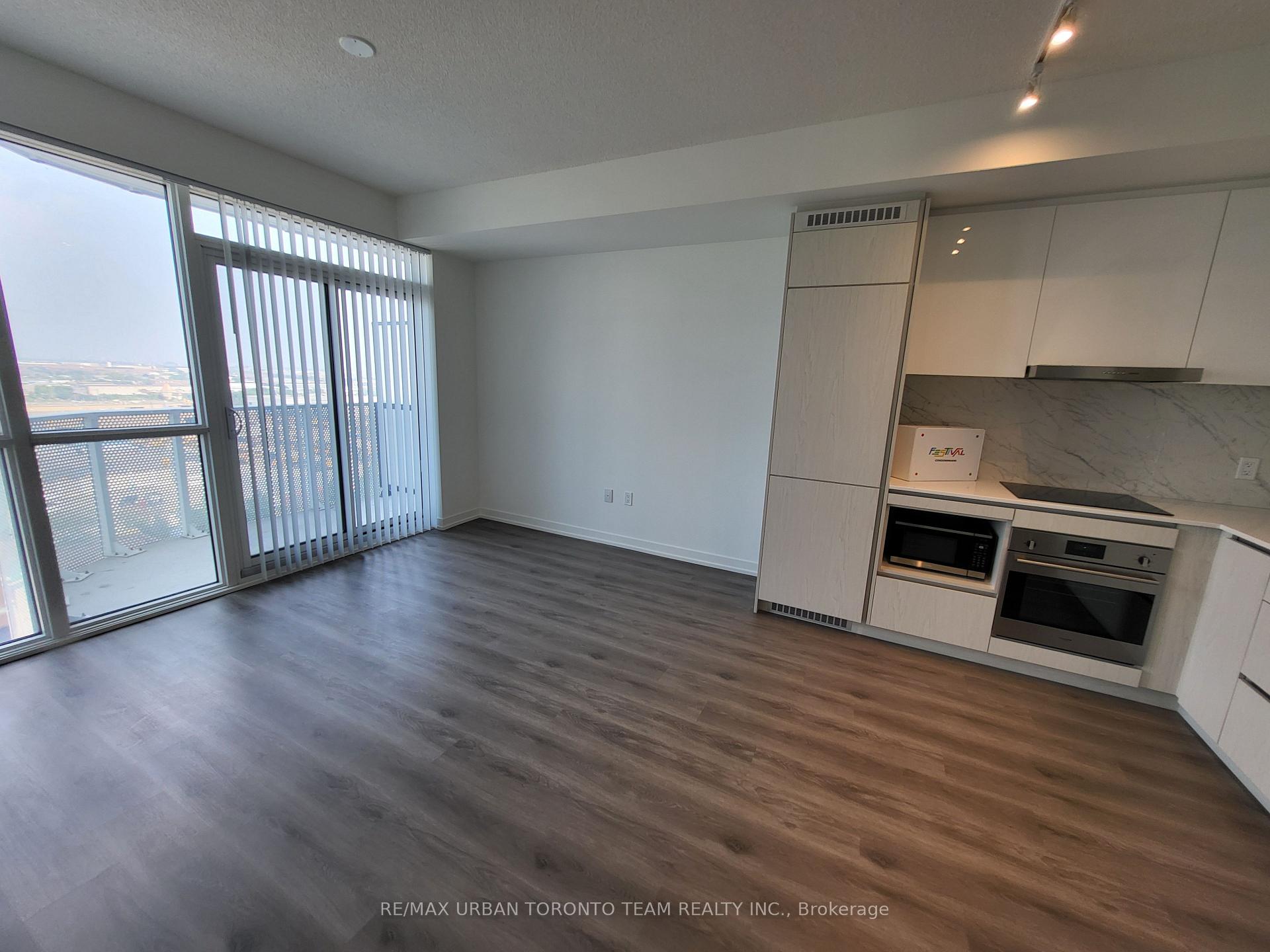 Photo 3 of Unit 1605, 28 Interchange Way, Vaughan, Vaughan Corporate Centre — HOMEH