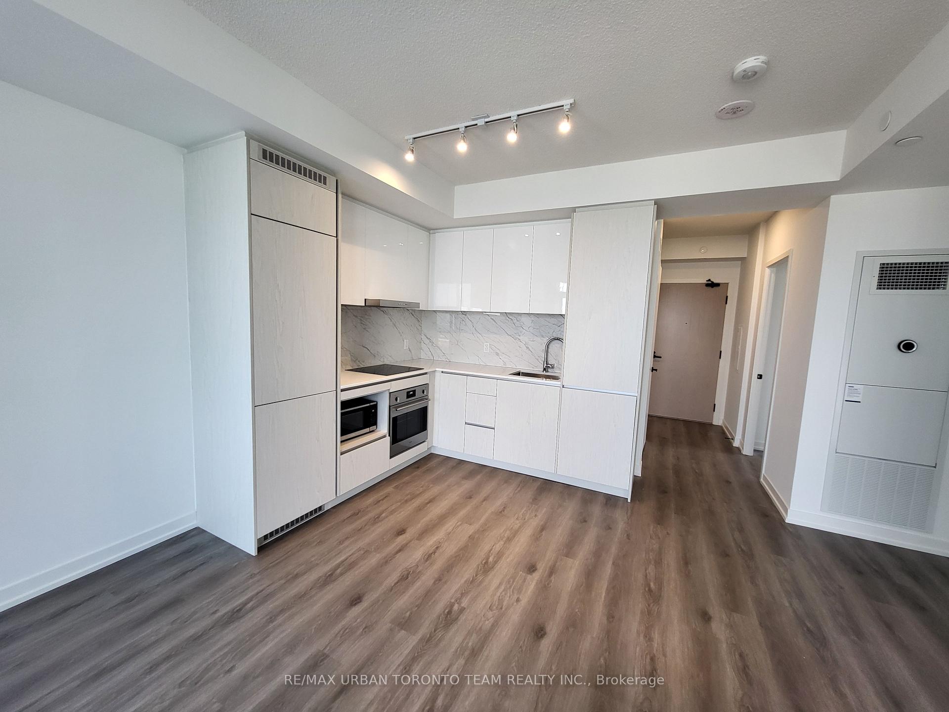 Photo 4 of Unit 1605, 28 Interchange Way, Vaughan, Vaughan Corporate Centre — HOMEH