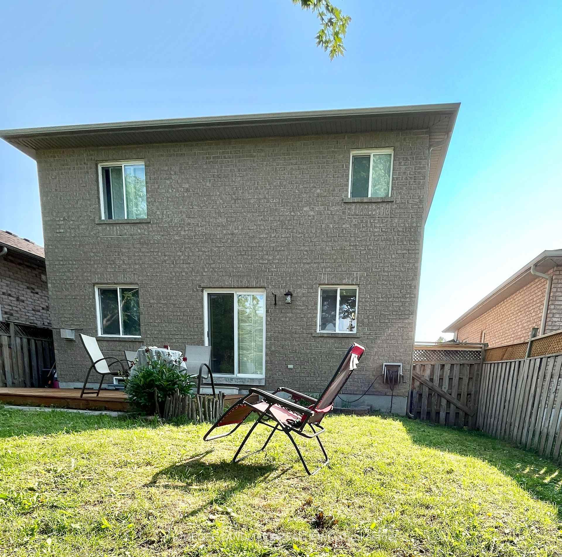 Photo 9 of 86 Coleman Drive E, Barrie, Edgehill Drive — HOMEH
