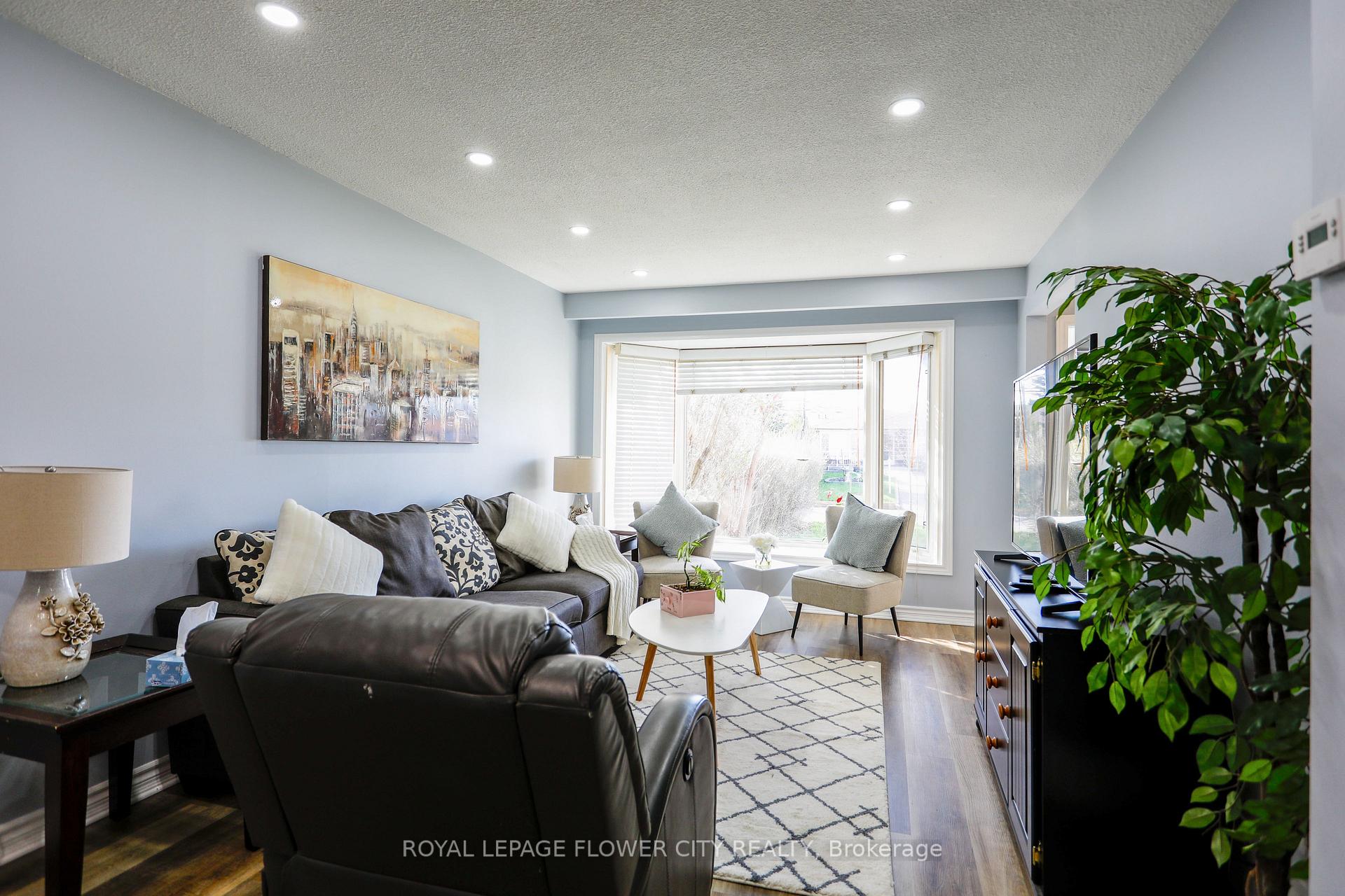 Photo 8 of 38 Montjoy Crescent, Brampton, Central Park — HOMEH