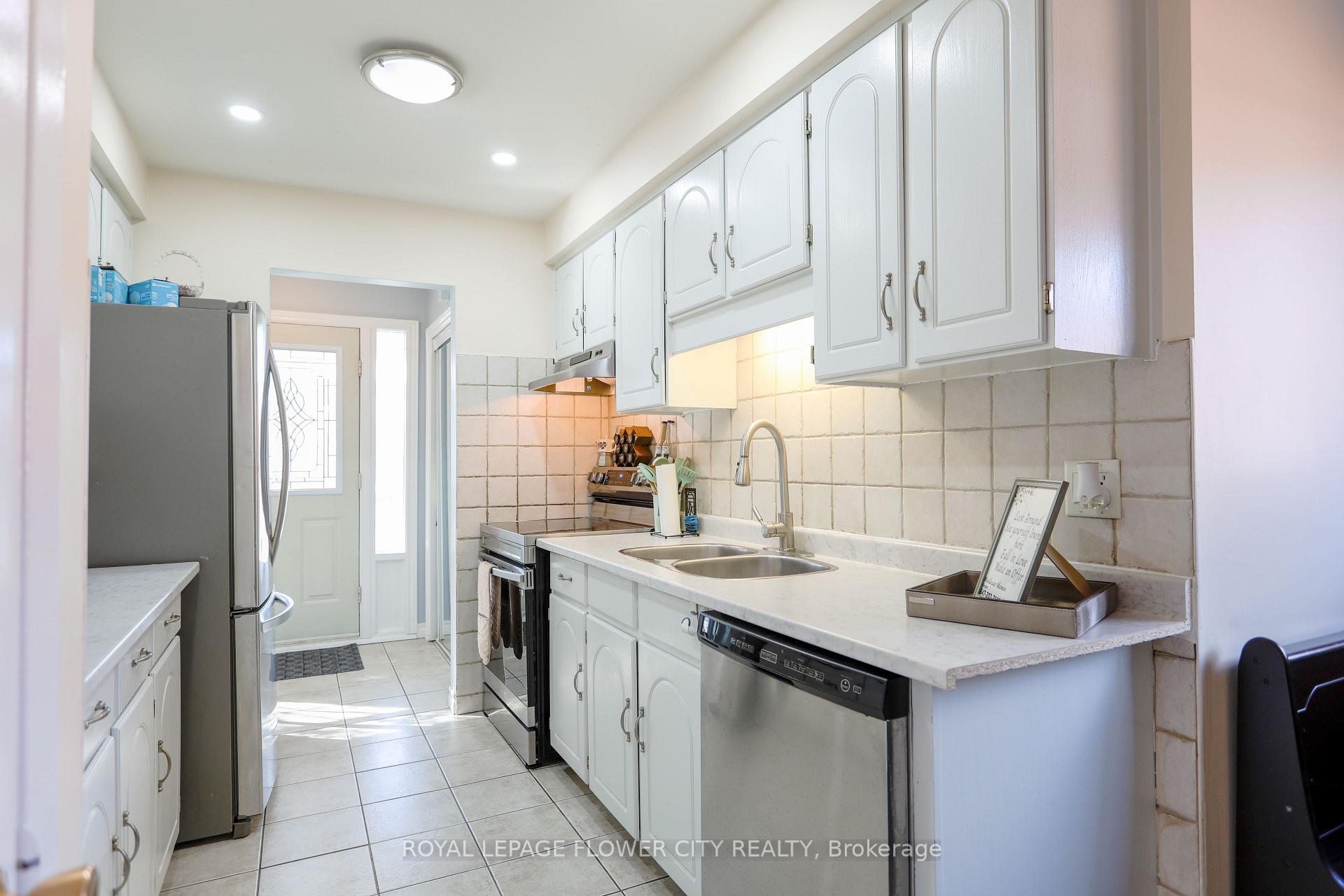 Photo 2 of 38 Montjoy Crescent, Brampton, Central Park — HOMEH