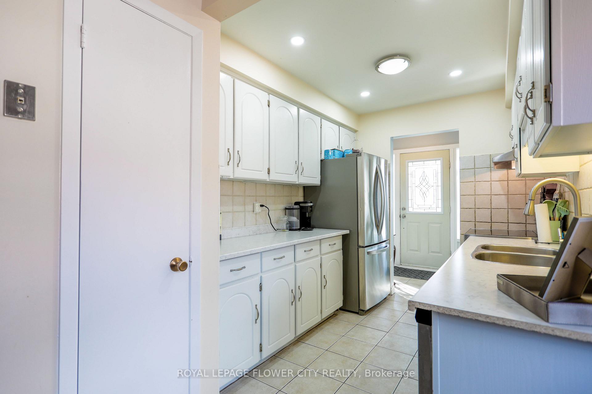 Photo 3 of 38 Montjoy Crescent, Brampton, Central Park — HOMEH