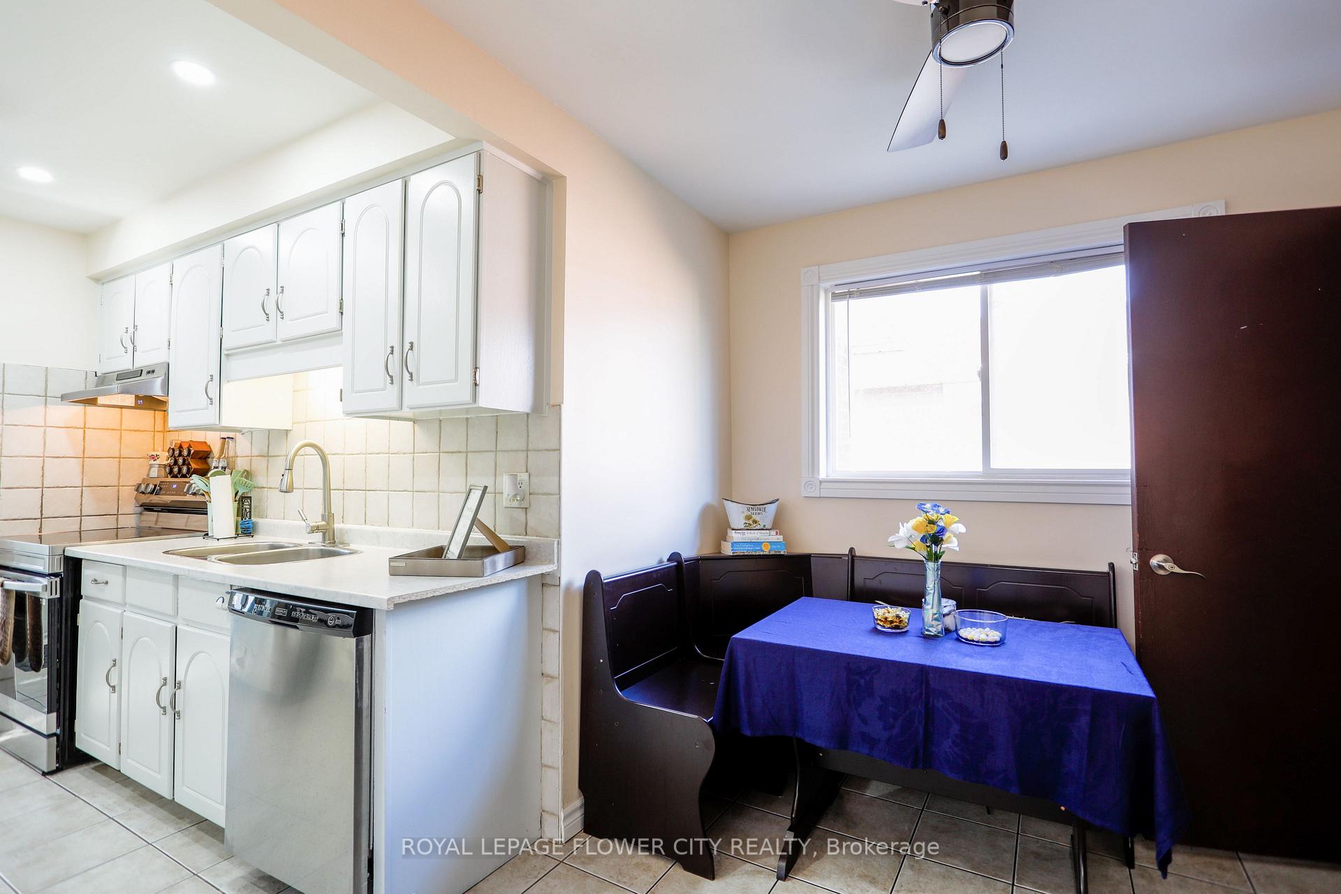 Photo 17 of 38 Montjoy Crescent, Brampton, Central Park — HOMEH