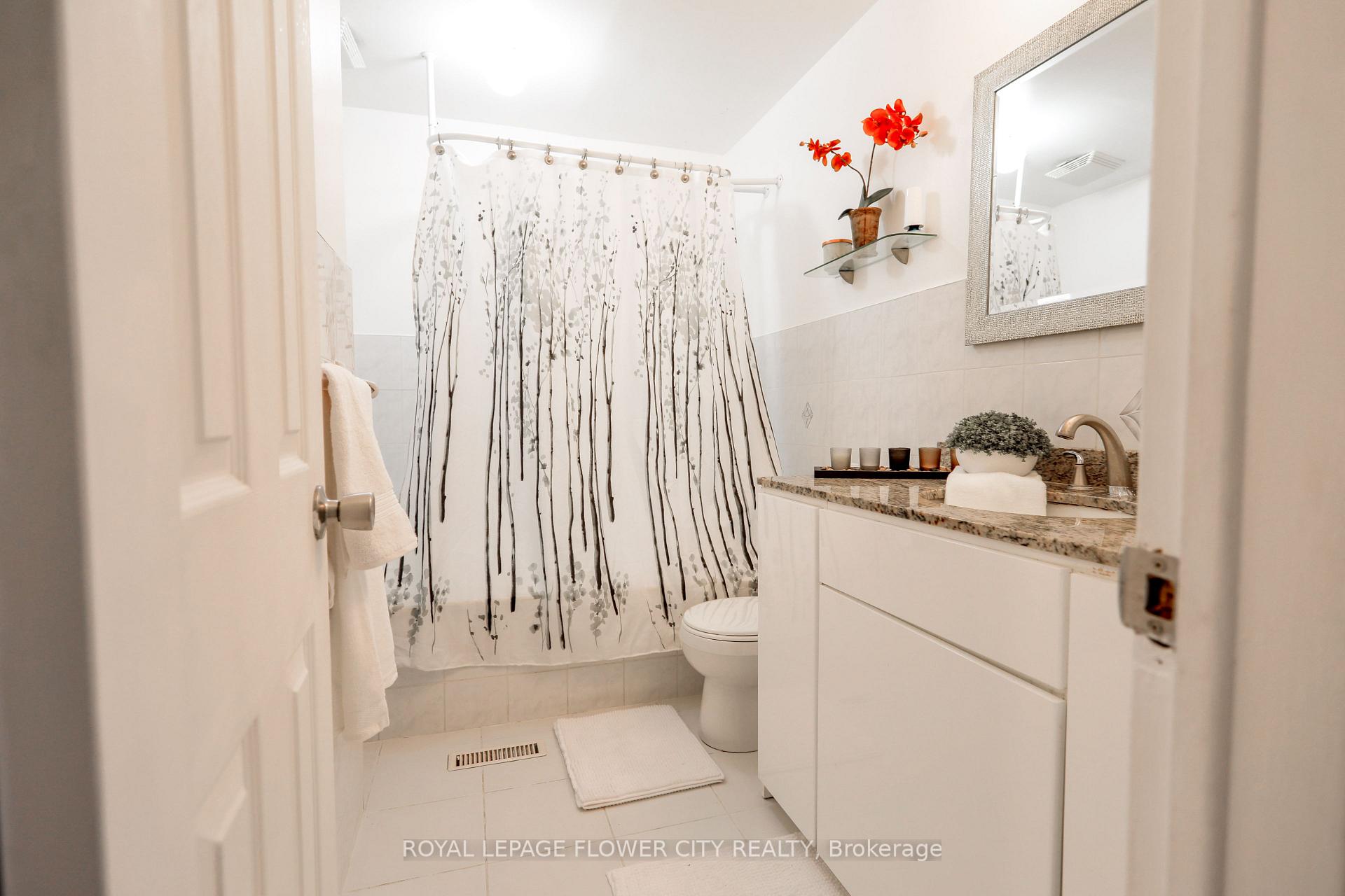 Photo 4 of 38 Montjoy Crescent, Brampton, Central Park — HOMEH
