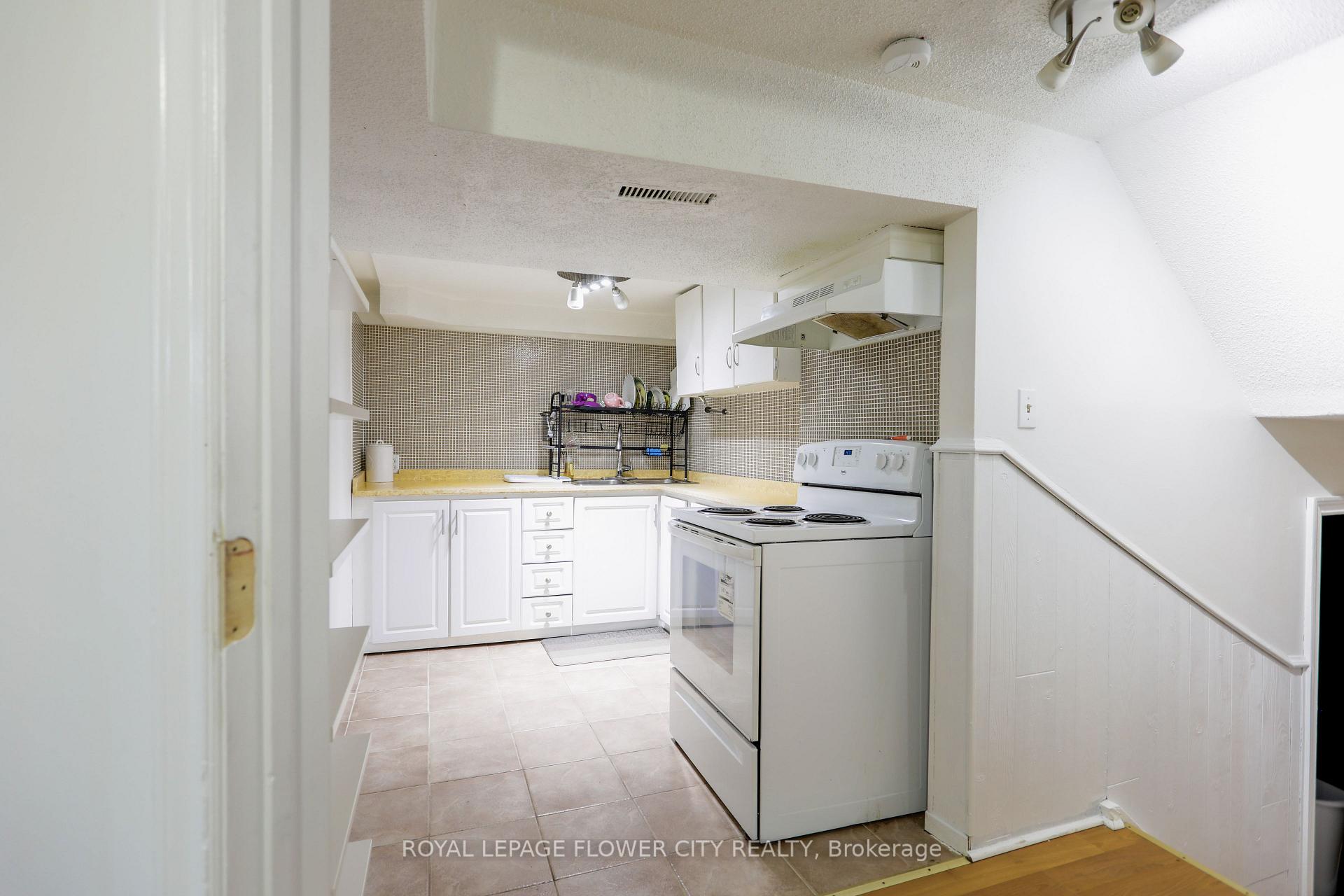 Photo 6 of 38 Montjoy Crescent, Brampton, Central Park — HOMEH