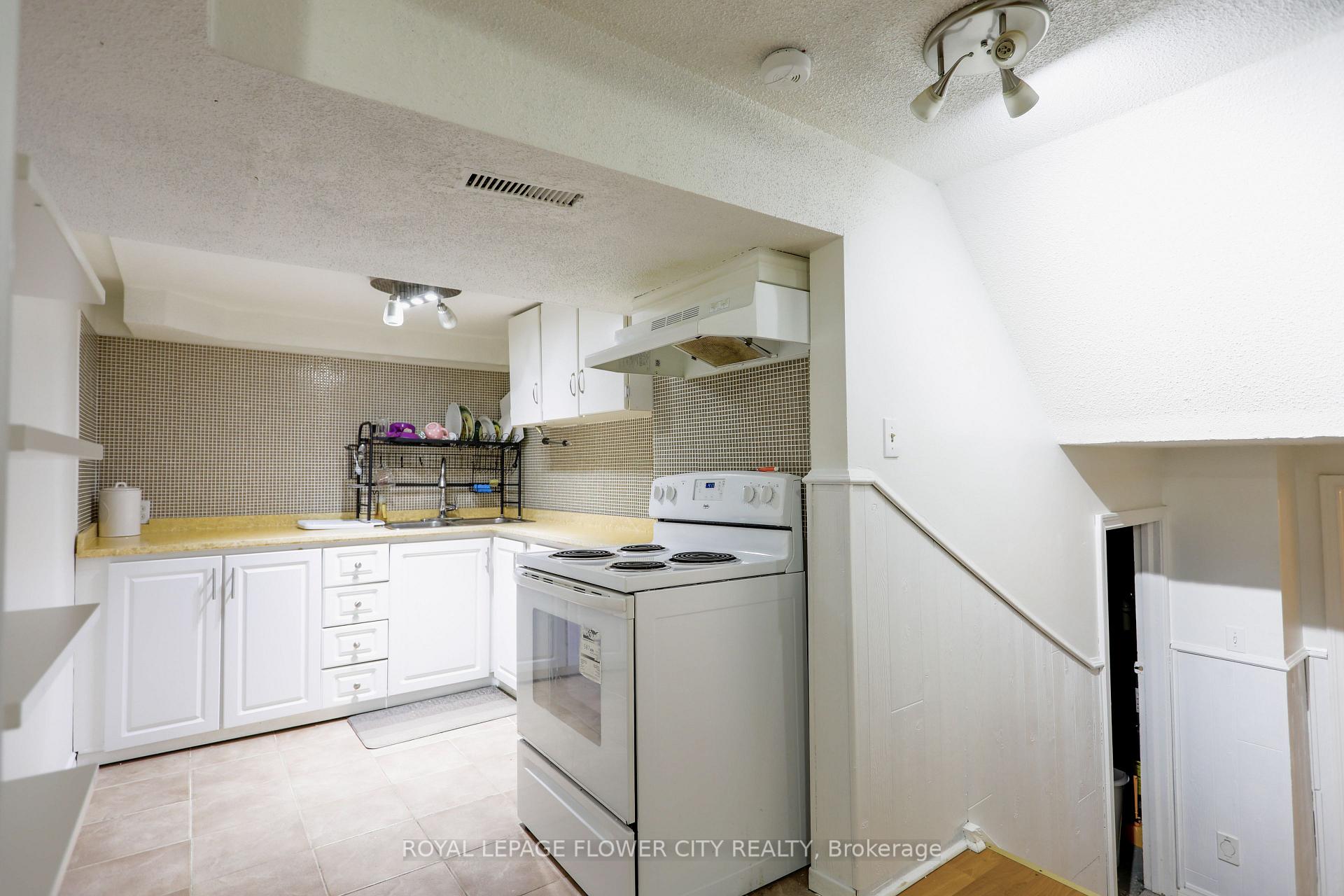 Photo 11 of 38 Montjoy Crescent, Brampton, Central Park — HOMEH