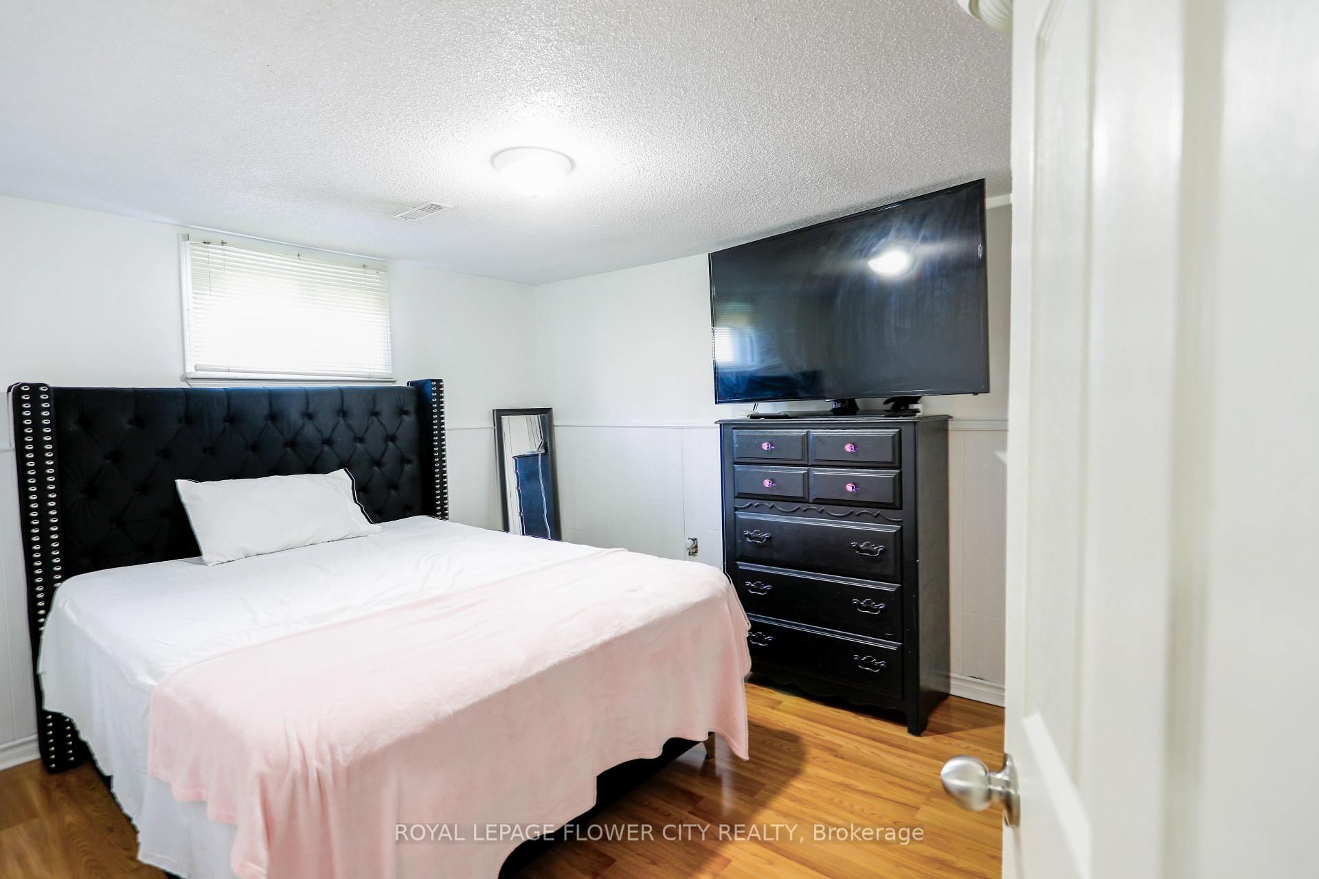 Photo 14 of 38 Montjoy Crescent, Brampton, Central Park — HOMEH