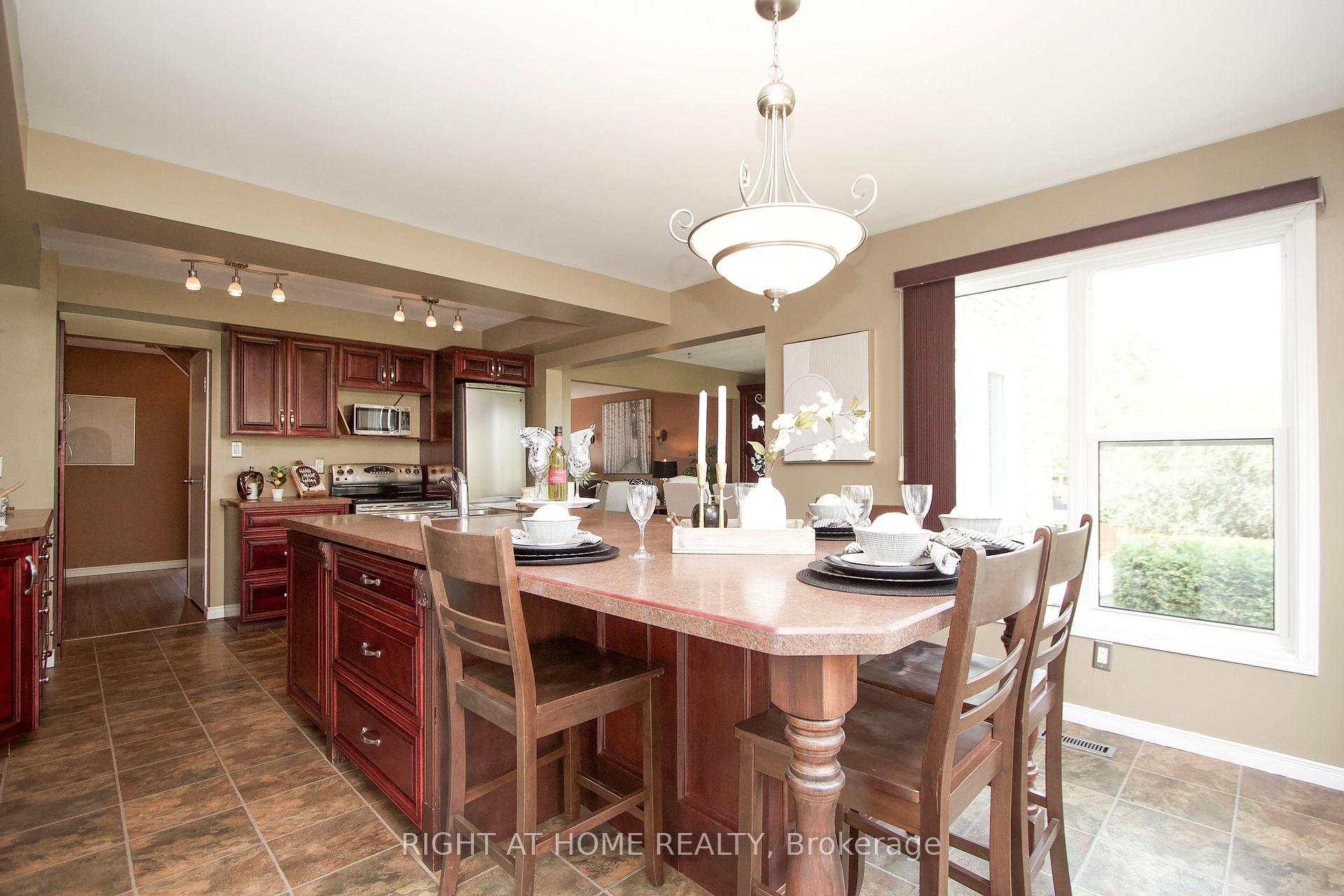 Photo 2 of 102 Hialeah Crescent, Whitby, Blue Grass Meadows — HOMEH