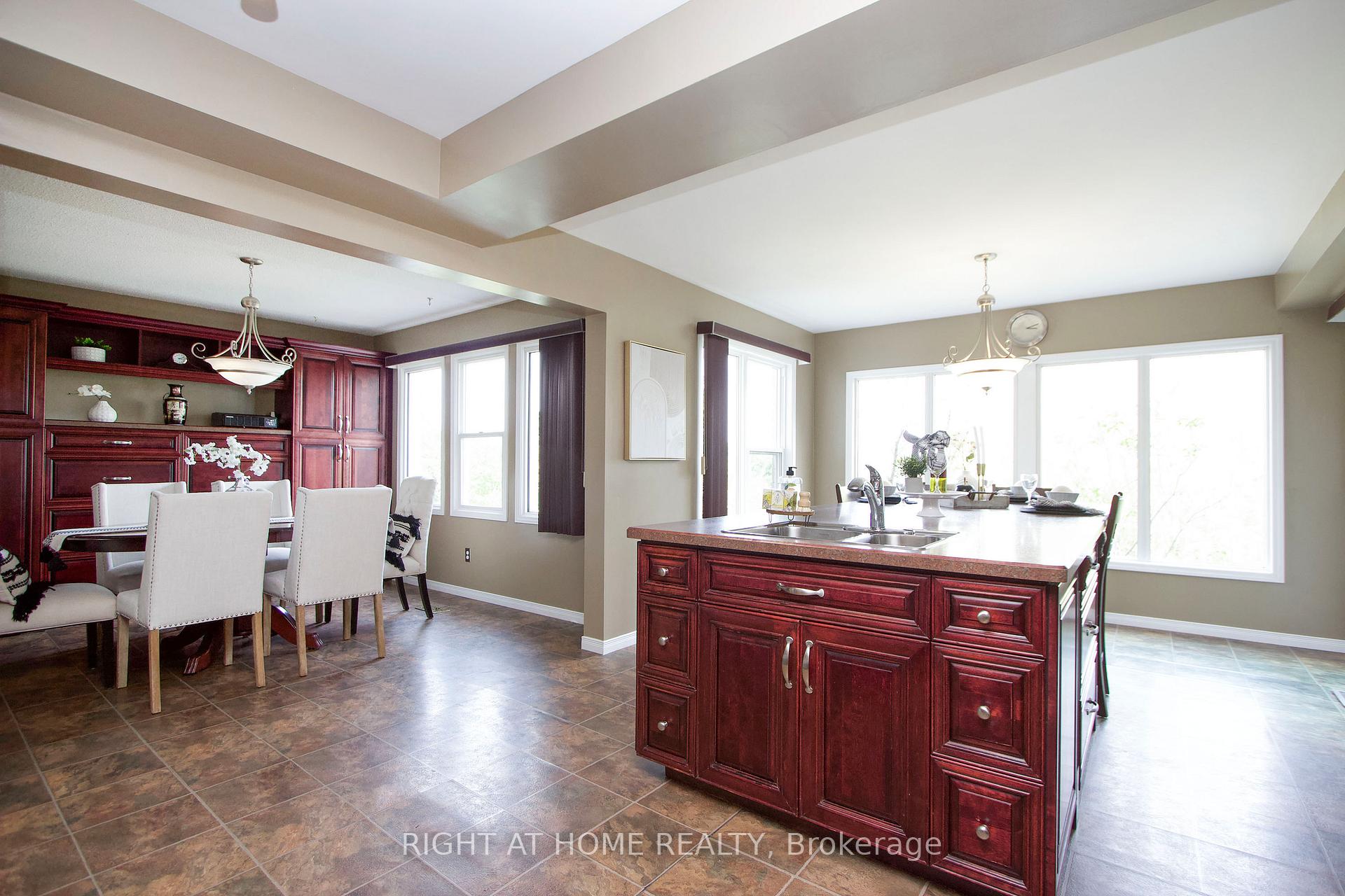 Photo 9 of 102 Hialeah Crescent, Whitby, Blue Grass Meadows — HOMEH