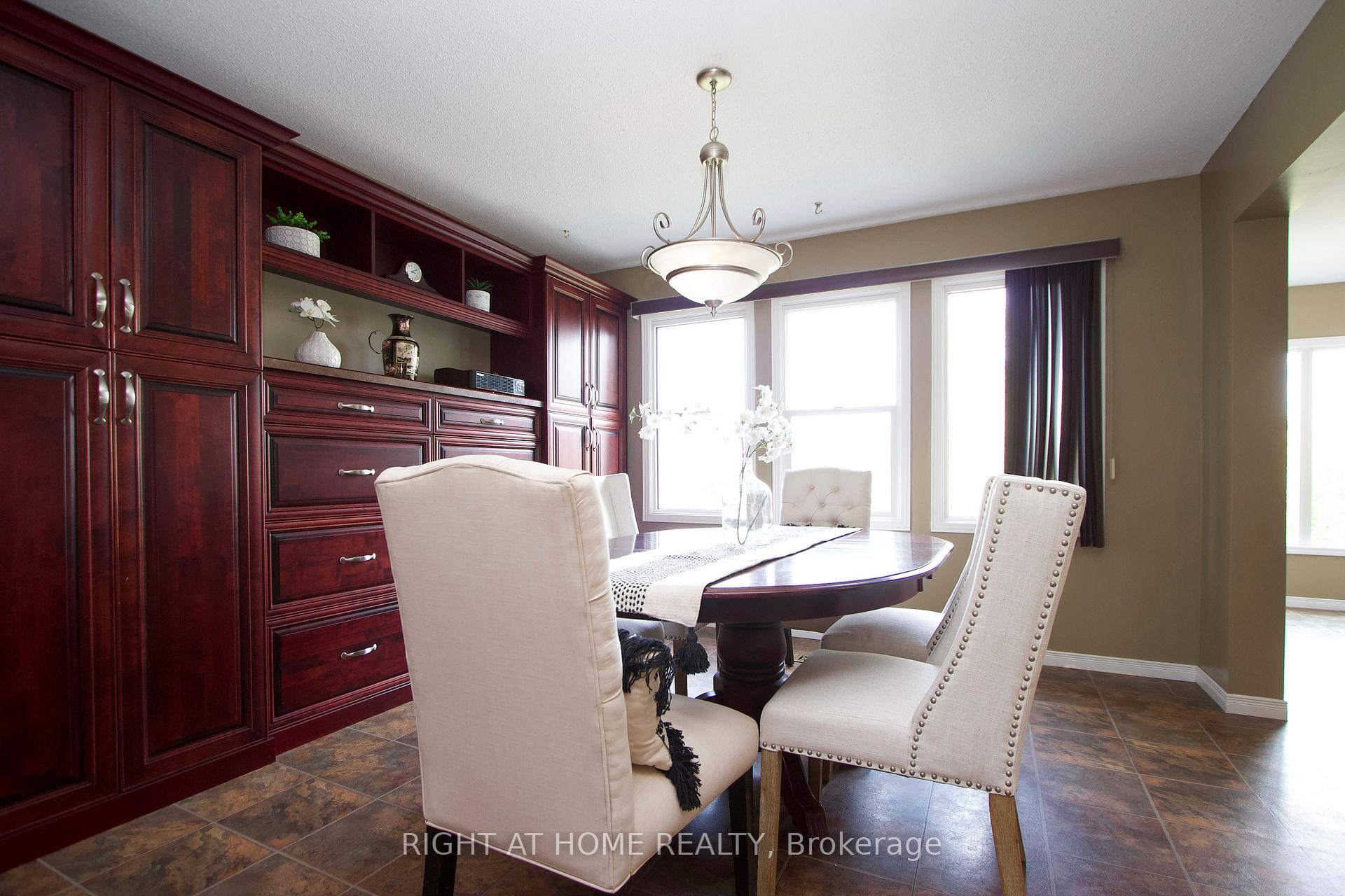 Photo 12 of 102 Hialeah Crescent, Whitby, Blue Grass Meadows — HOMEH