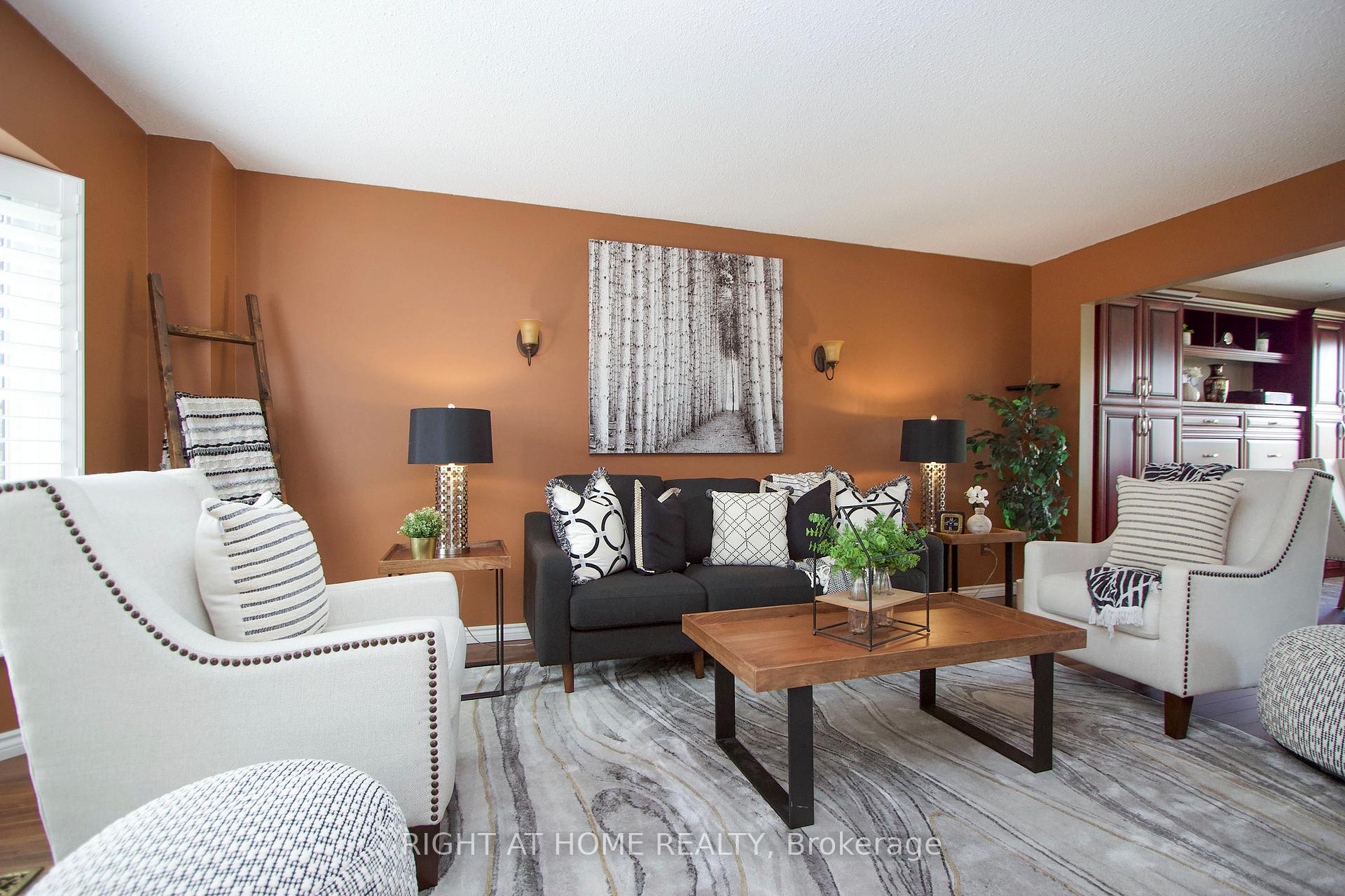 Photo 18 of 102 Hialeah Crescent, Whitby, Blue Grass Meadows — HOMEH