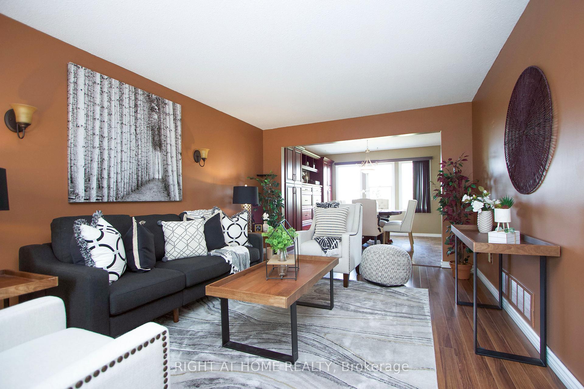 Photo 29 of 102 Hialeah Crescent, Whitby, Blue Grass Meadows — HOMEH