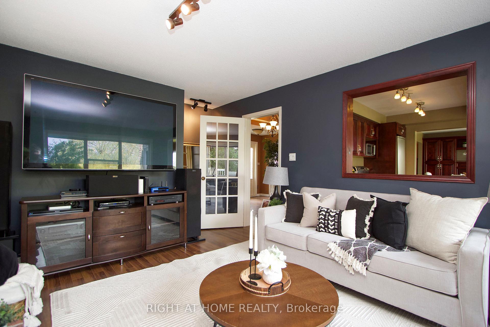 Photo 23 of 102 Hialeah Crescent, Whitby, Blue Grass Meadows — HOMEH
