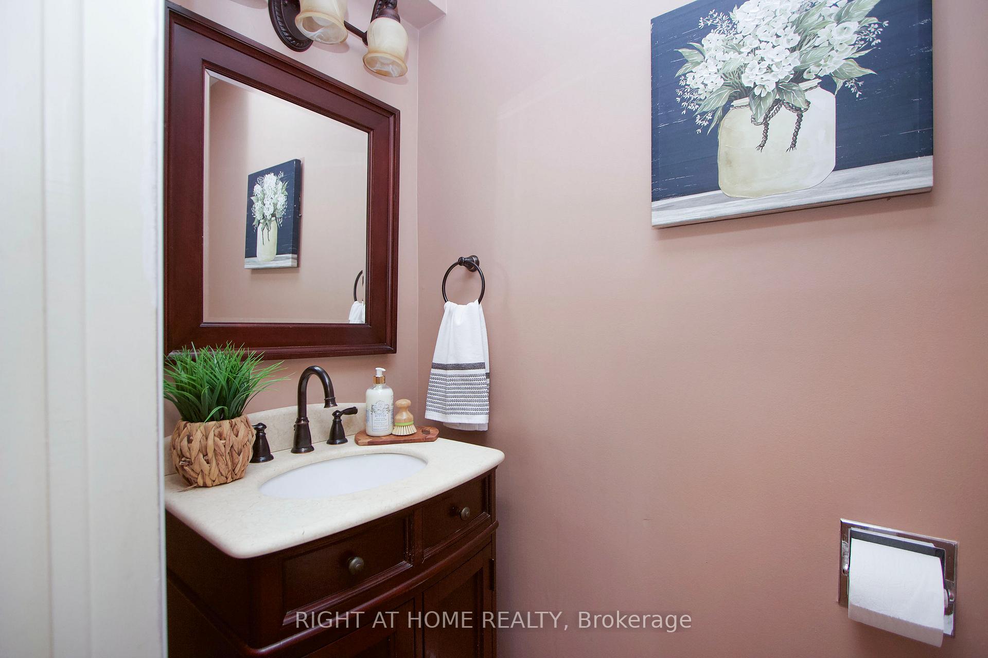 Photo 14 of 102 Hialeah Crescent, Whitby, Blue Grass Meadows — HOMEH
