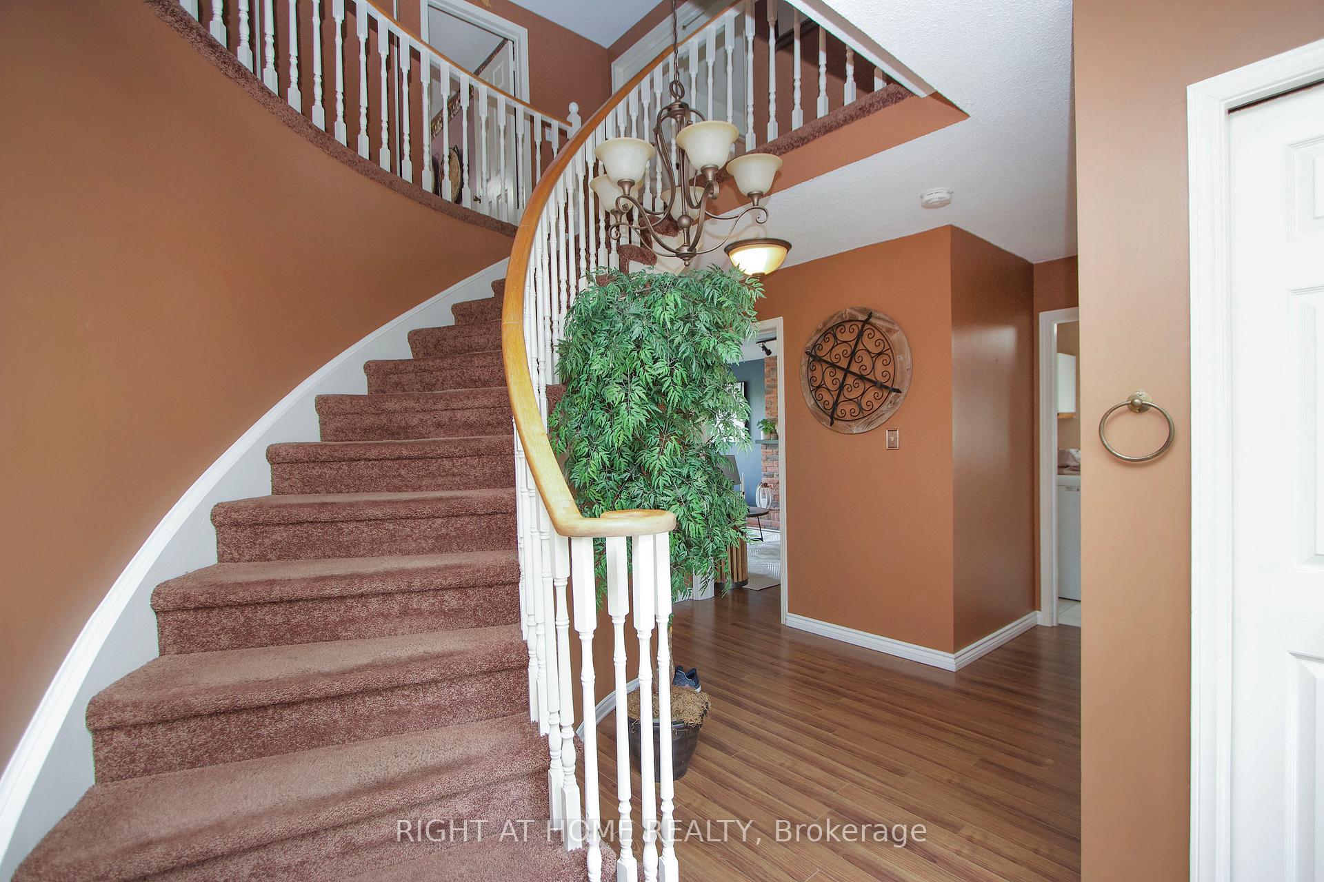 Photo 31 of 102 Hialeah Crescent, Whitby, Blue Grass Meadows — HOMEH