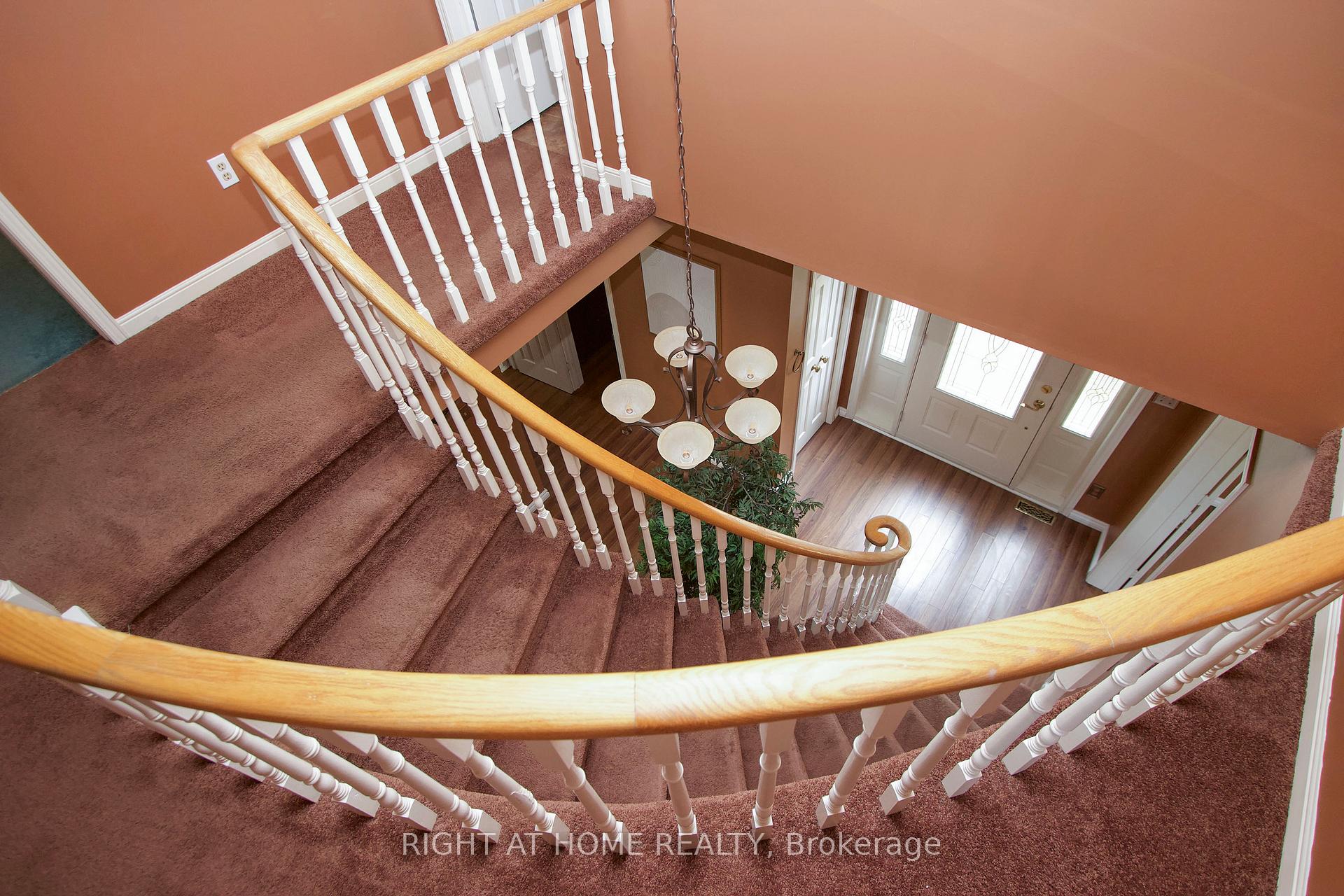 Photo 19 of 102 Hialeah Crescent, Whitby, Blue Grass Meadows — HOMEH