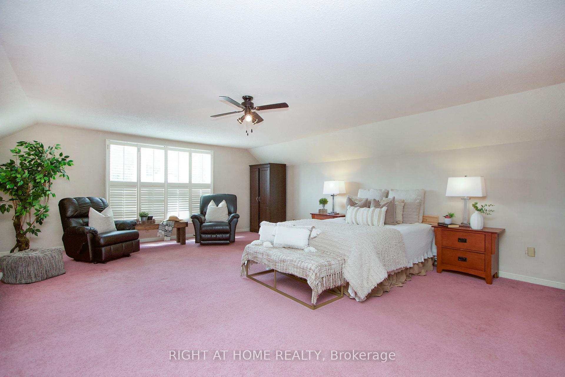 Photo 17 of 102 Hialeah Crescent, Whitby, Blue Grass Meadows — HOMEH