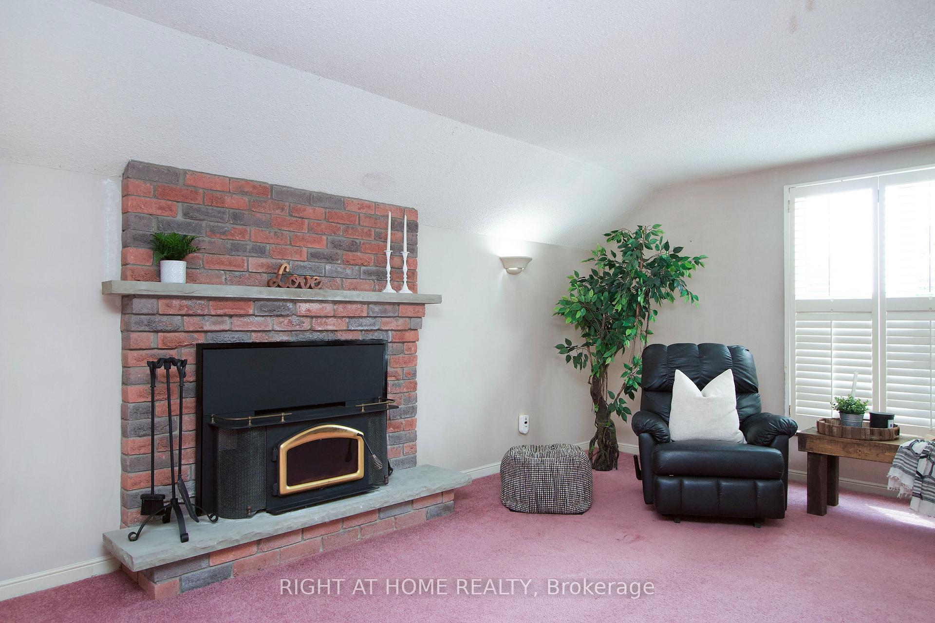 Photo 34 of 102 Hialeah Crescent, Whitby, Blue Grass Meadows — HOMEH