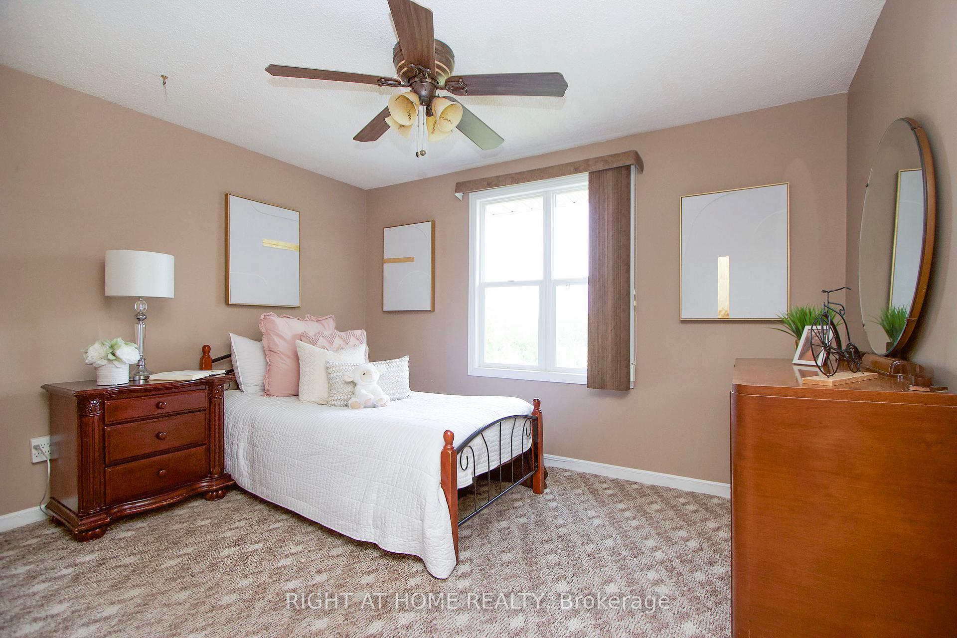 Photo 13 of 102 Hialeah Crescent, Whitby, Blue Grass Meadows — HOMEH