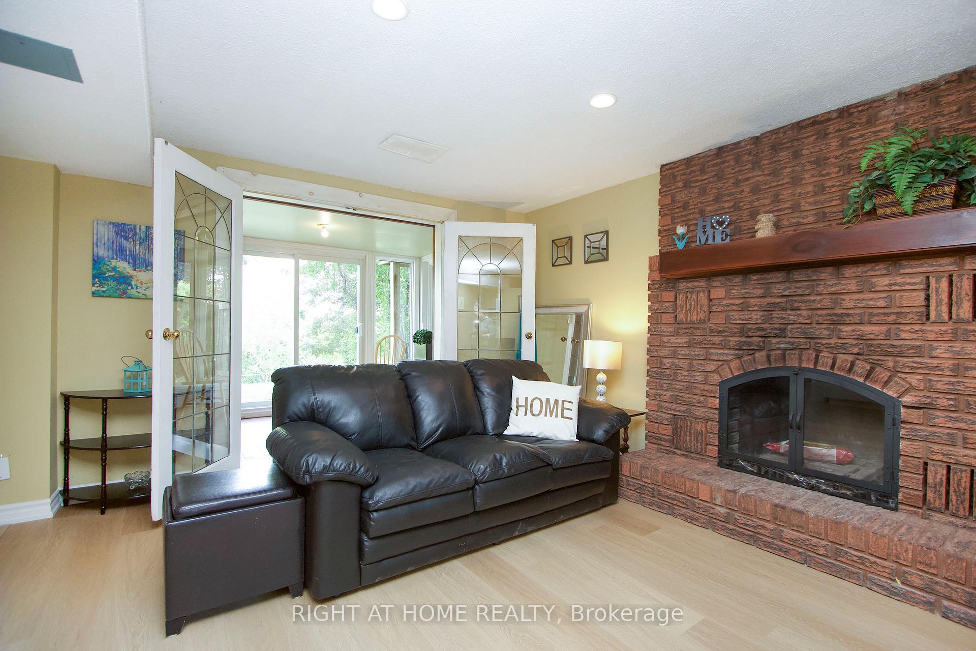 Photo 39 of 102 Hialeah Crescent, Whitby, Blue Grass Meadows — HOMEH