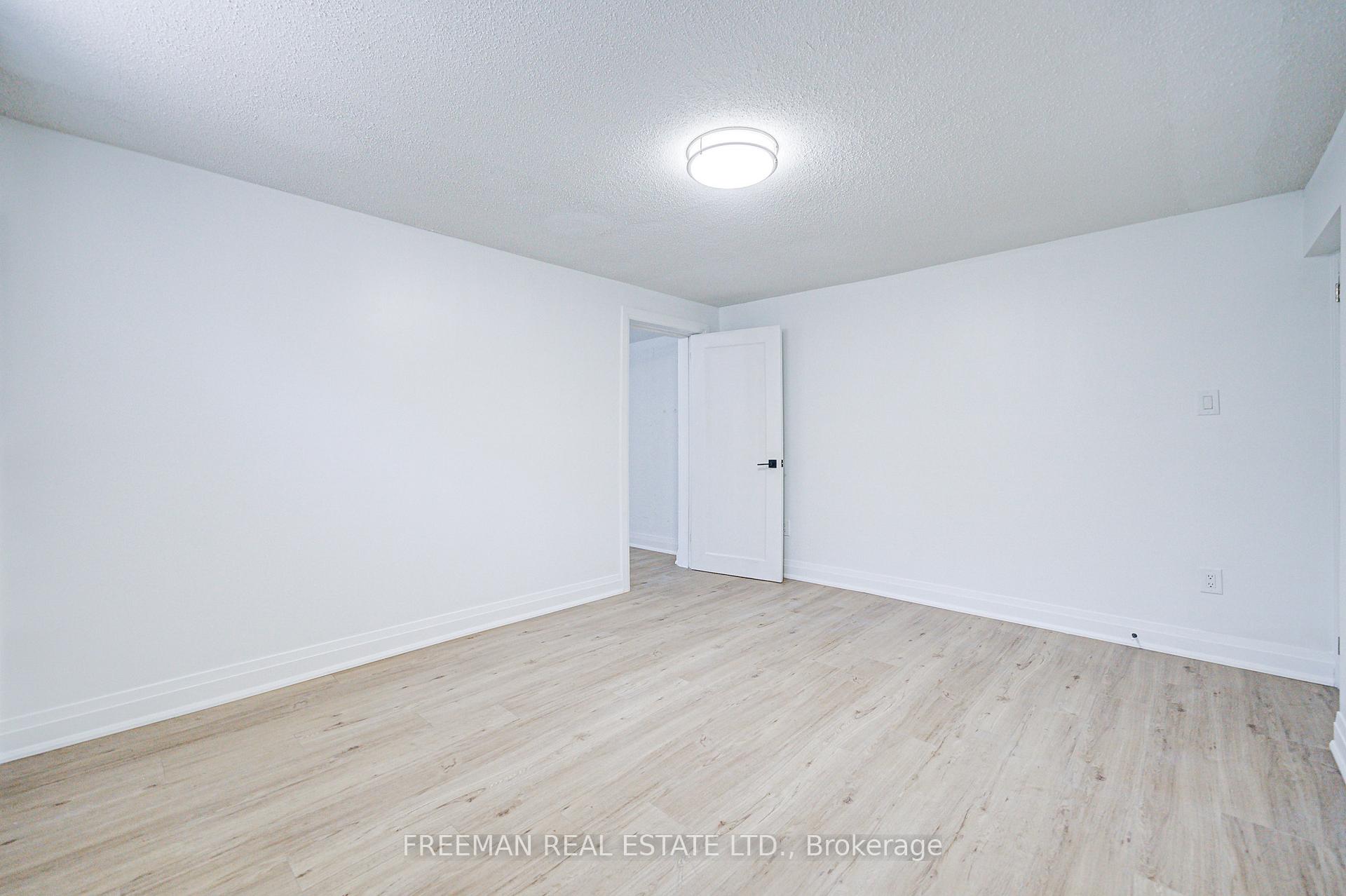 Photo 8 of Unit Room 1, 16 Carey Crescent, Markham, Milliken Mills West — HOMEH