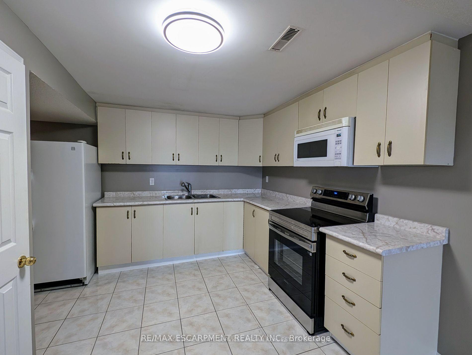 Photo 14 of Unit BSMT, 56 Moorehead Crescent, Brampton, Heart Lake East — HOMEH