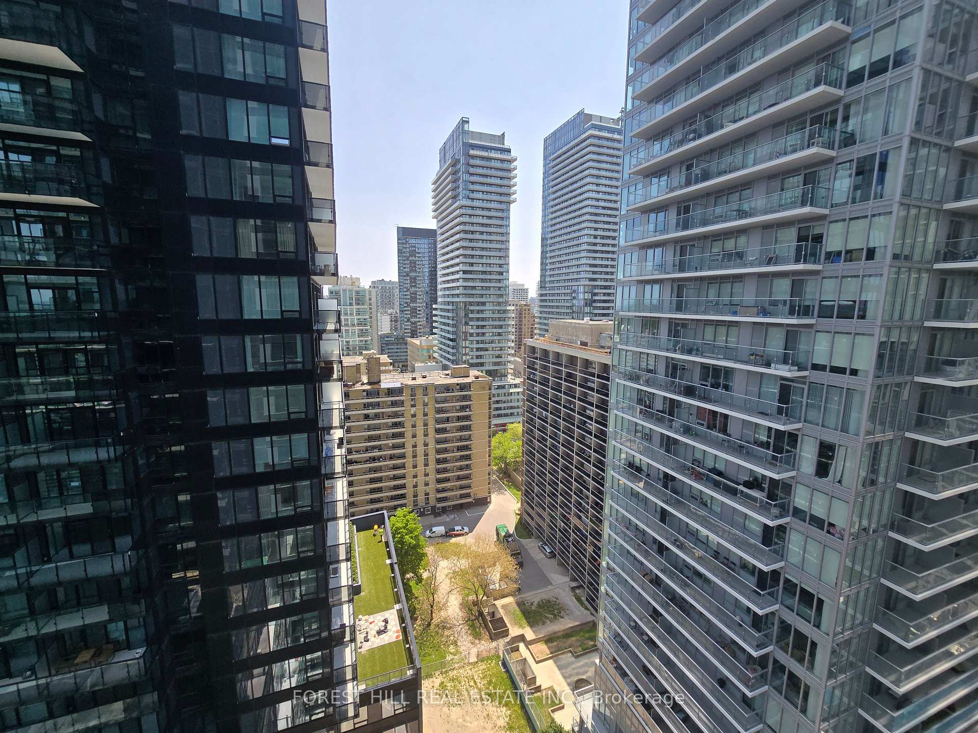 Photo 7 of Unit 1902, 117 Broadway Avenue, Toronto, Mount Pleasant West — HOMEH