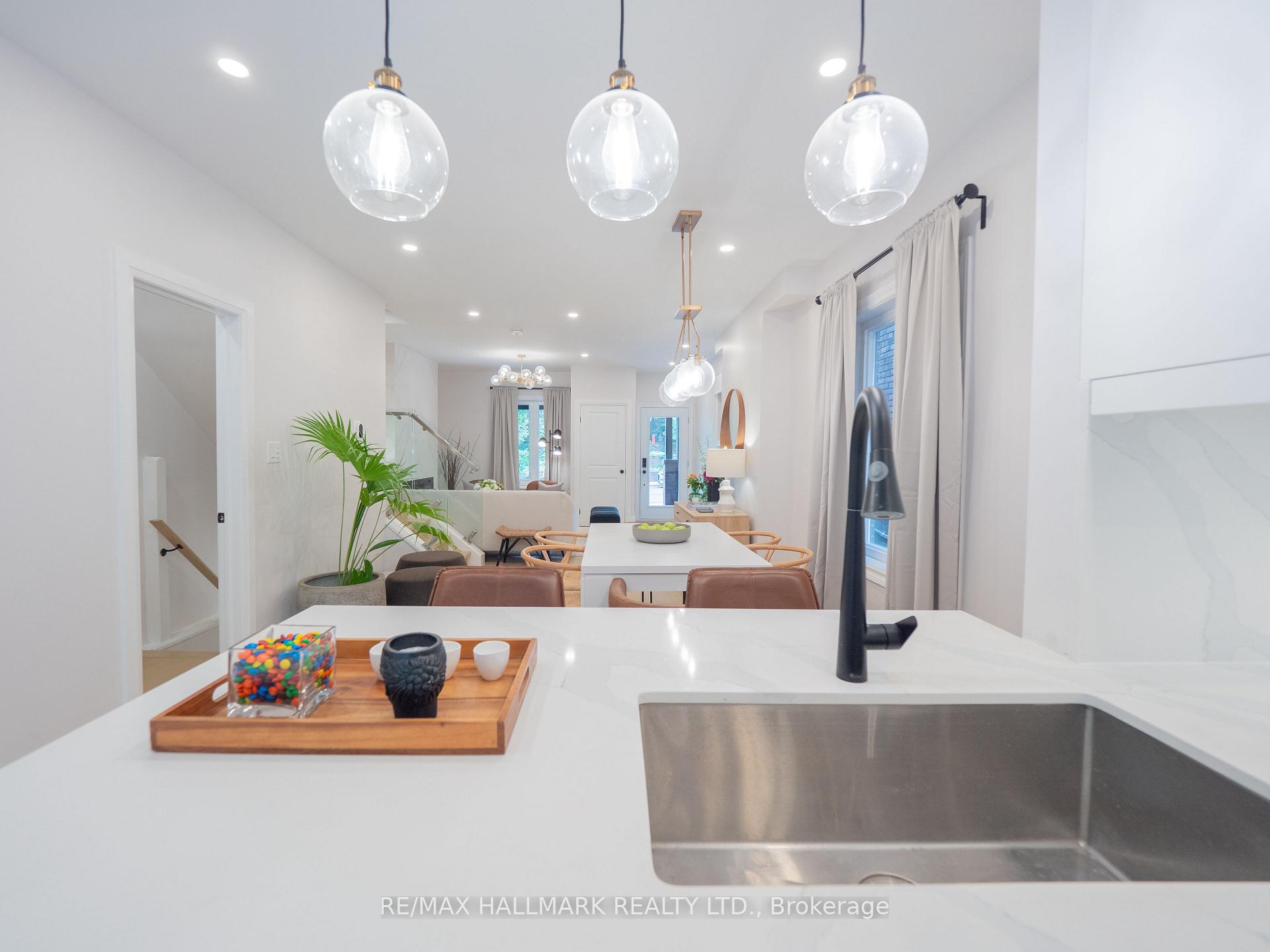 Photo 2 of 18 Millbrook Crescent, Toronto, North Riverdale — HOMEH