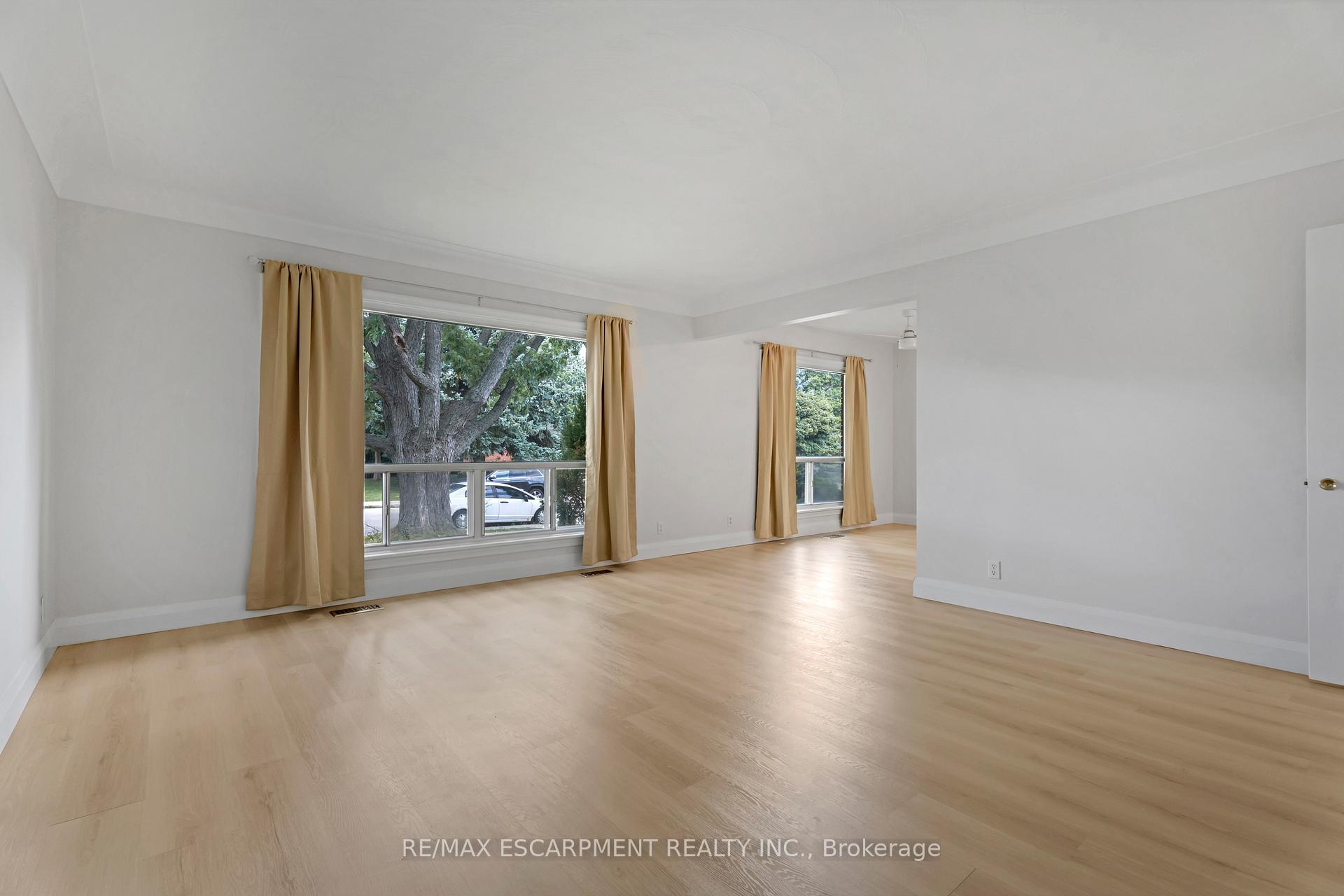 Photo 2 of 165 West 27TH Street, Hamilton, Westcliffe — HOMEH