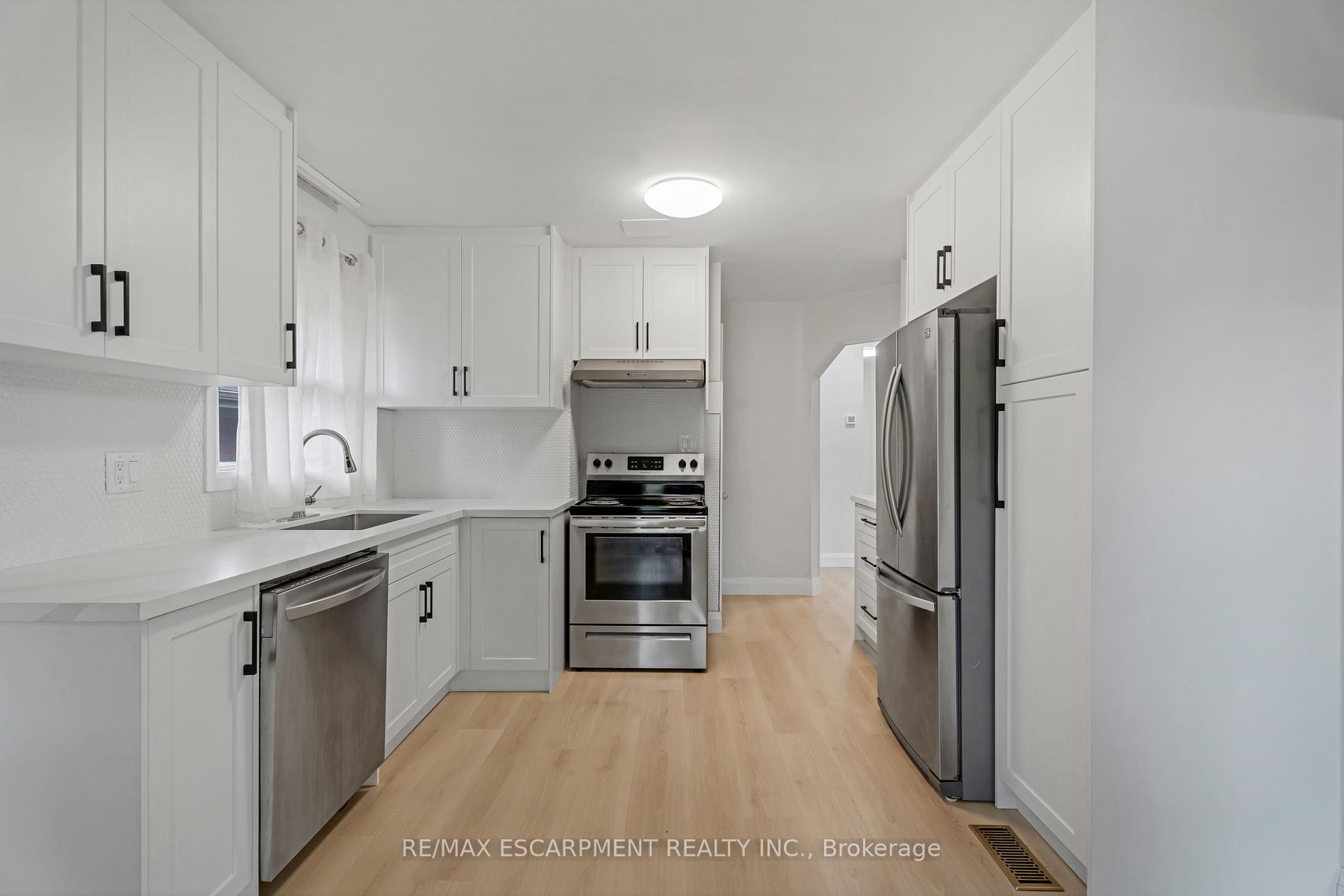 Photo 8 of 165 West 27TH Street, Hamilton, Westcliffe — HOMEH
