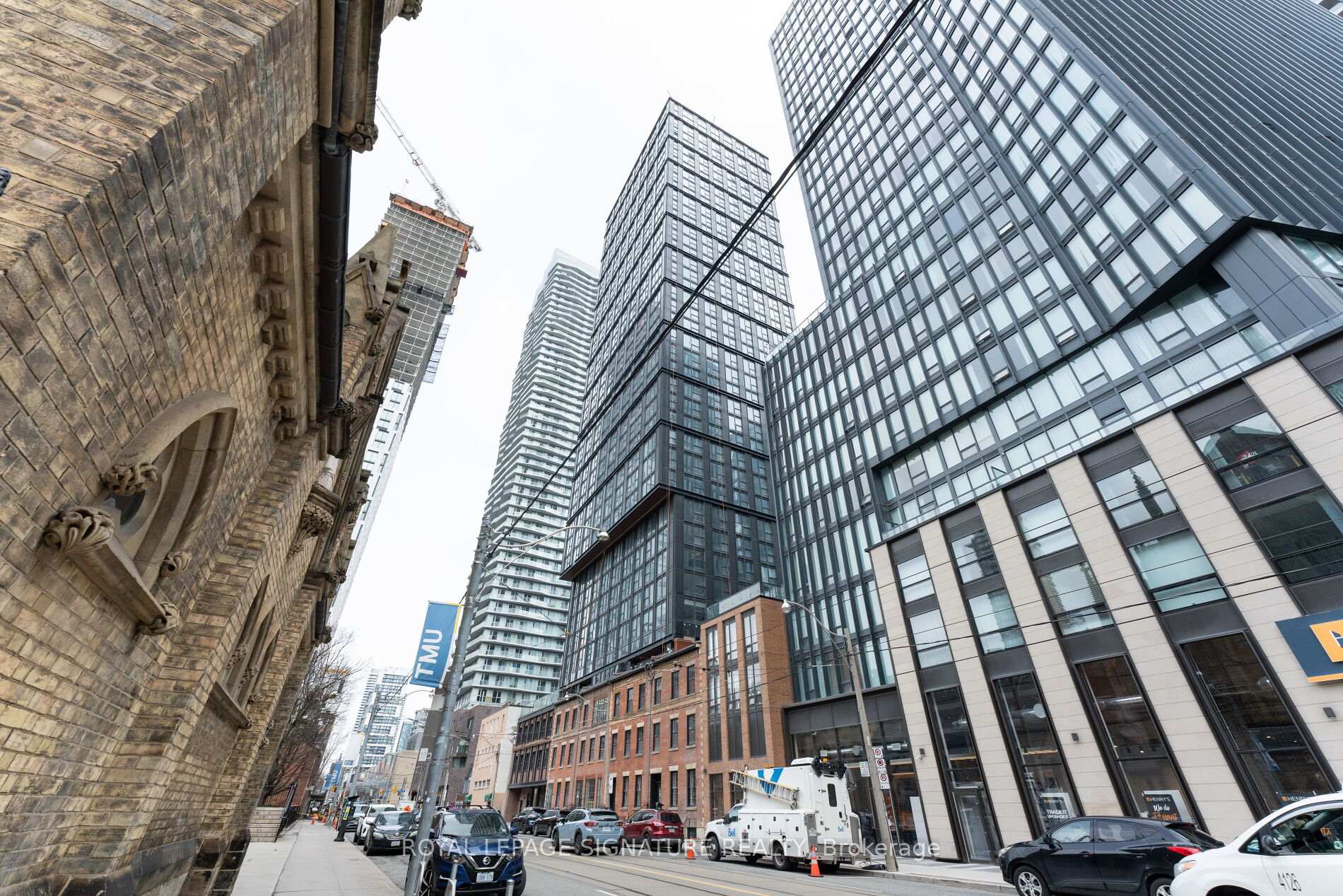 Front of Unit 801, 82 Dalhousie Street