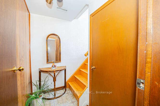 Photo 12 of 20 Bramhall Court, Brampton, Madoc — HOMEH