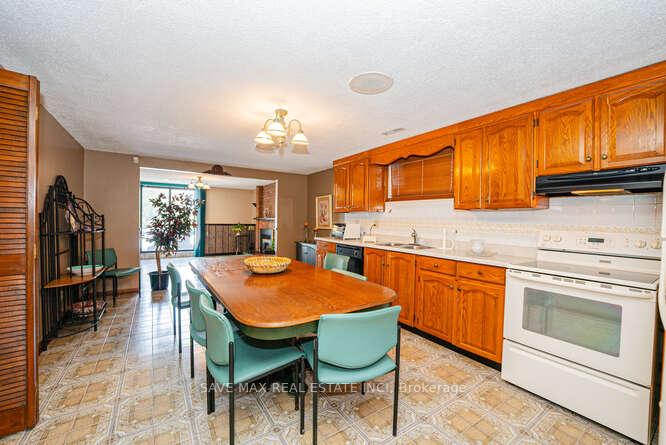 Photo 14 of 20 Bramhall Court, Brampton, Madoc — HOMEH