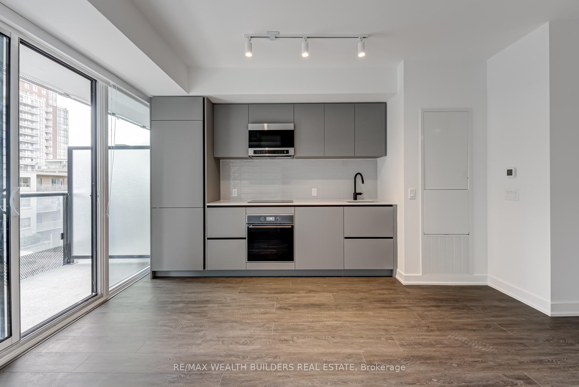 Photo 6 of Unit 305, 117 Broadway Avenue, Toronto, Mount Pleasant West — HOMEH