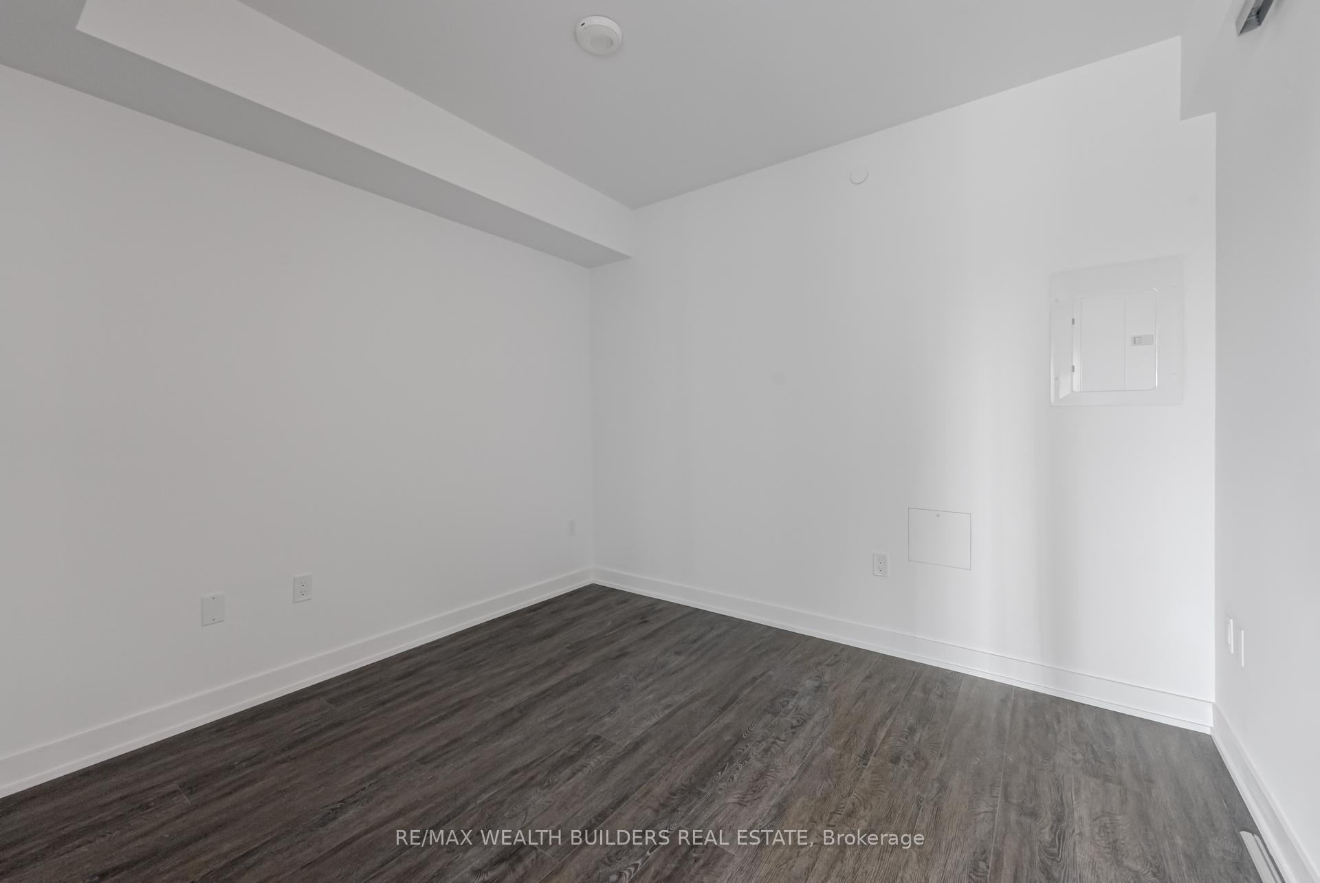 Photo 4 of Unit 305, 117 Broadway Avenue, Toronto, Mount Pleasant West — HOMEH
