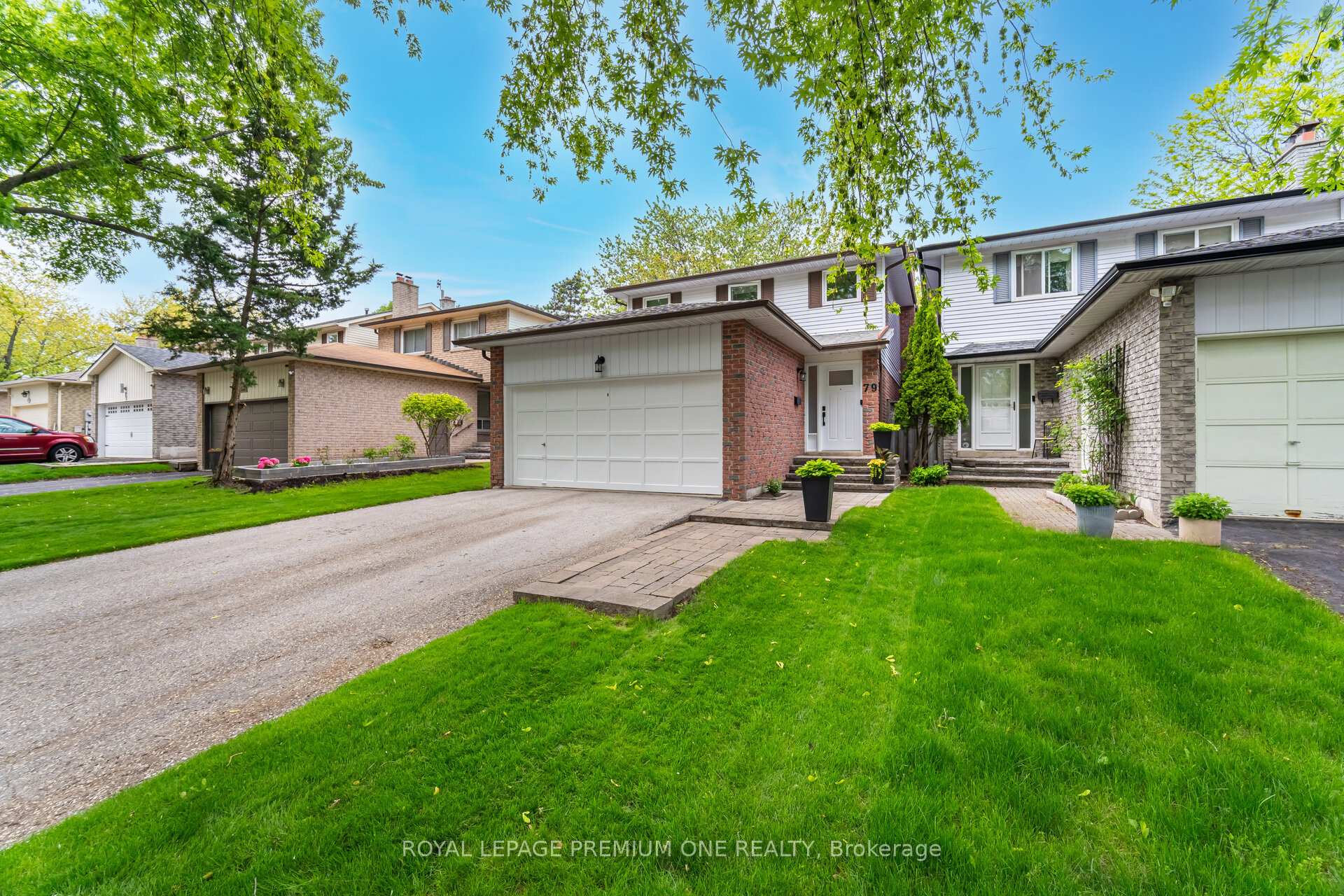 Photo 5 of 79 Bishop Crescent, Markham, Markham Village — HOMEH