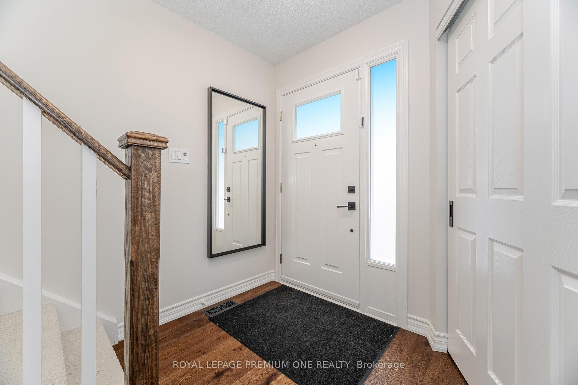 Photo 4 of 79 Bishop Crescent, Markham, Markham Village — HOMEH