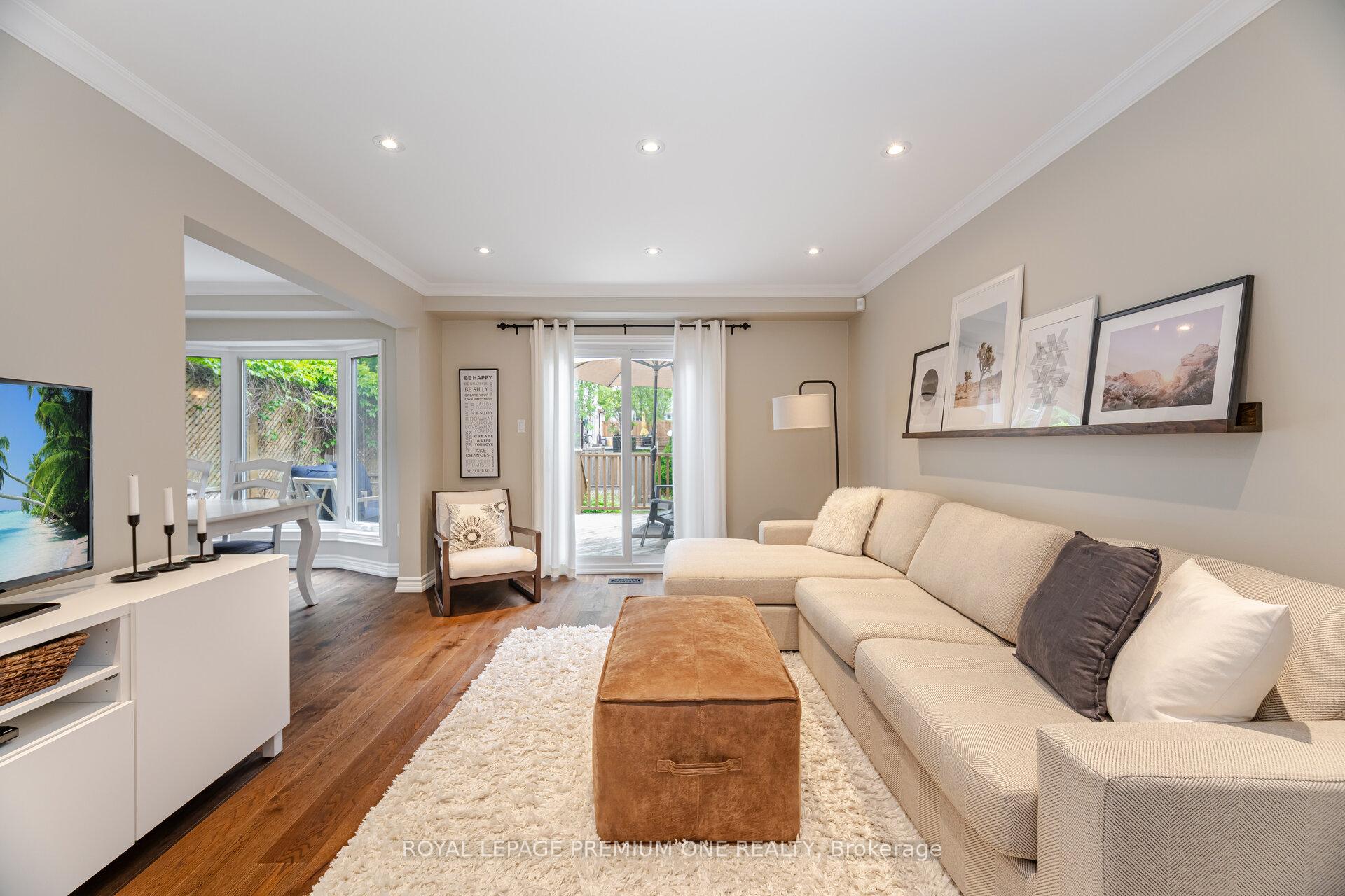 Photo 3 of 79 Bishop Crescent, Markham, Markham Village — HOMEH