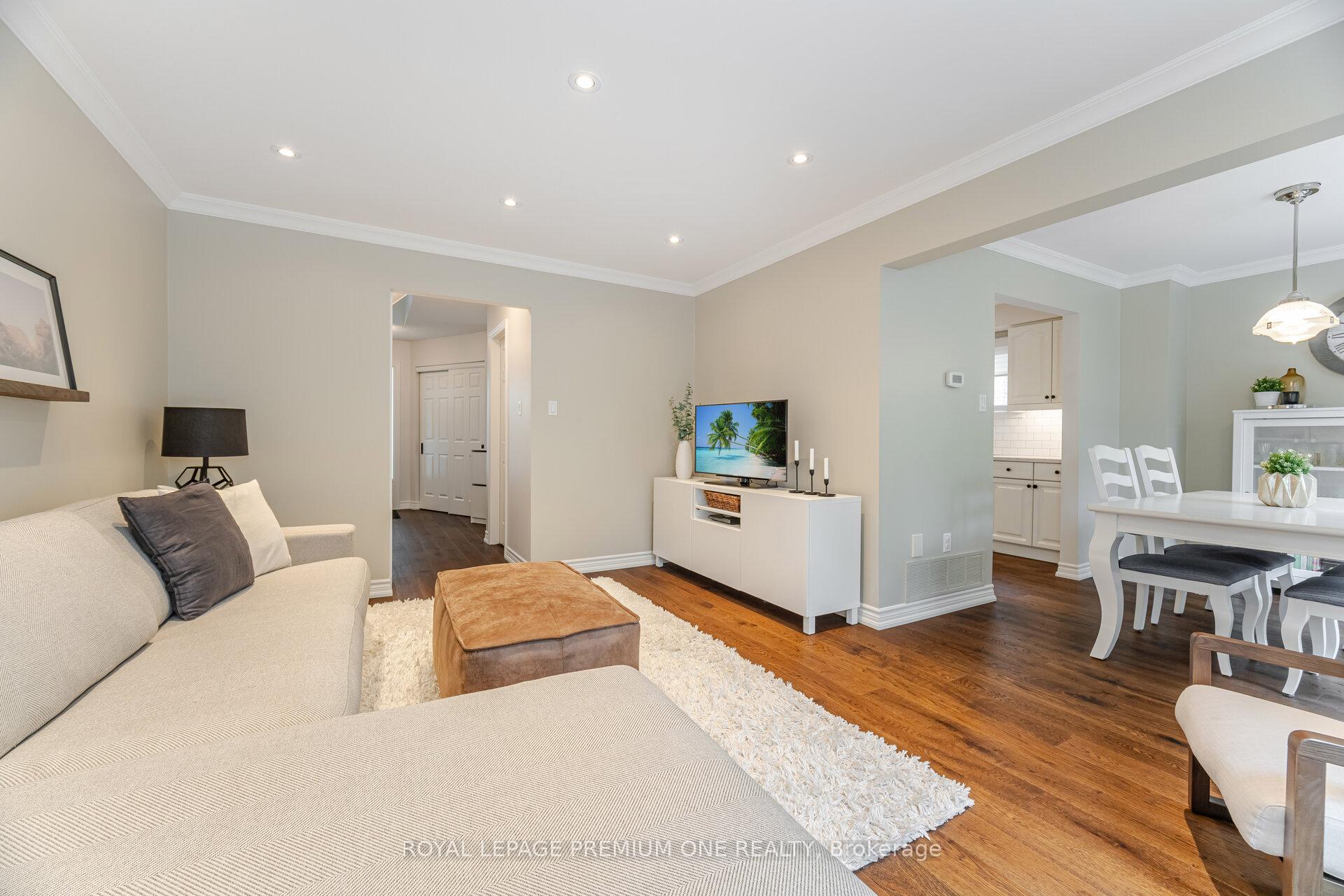 Photo 7 of 79 Bishop Crescent, Markham, Markham Village — HOMEH