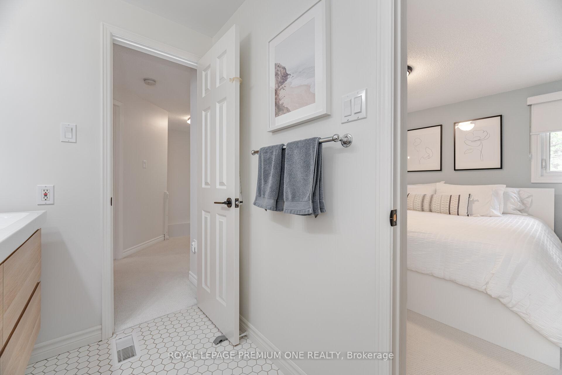 Photo 11 of 79 Bishop Crescent, Markham, Markham Village — HOMEH