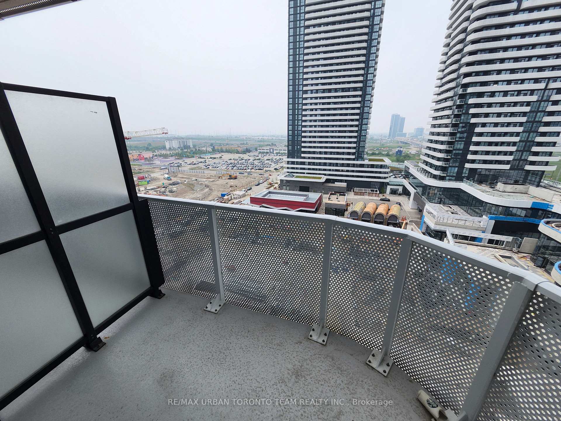 Photo 4 of Unit 1203, 28 Interchange Way, Vaughan, Vaughan Corporate Centre — HOMEH