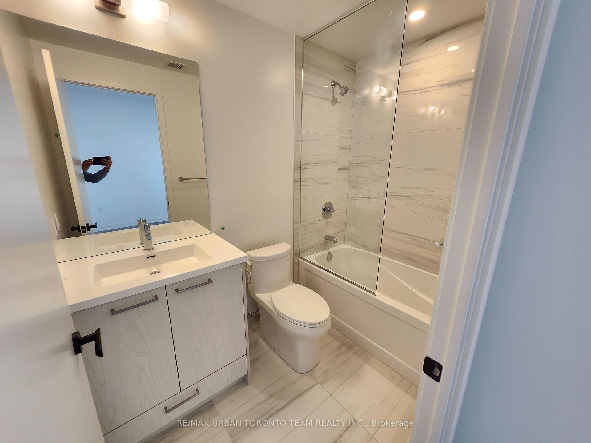 Photo 6 of Unit 1203, 28 Interchange Way, Vaughan, Vaughan Corporate Centre — HOMEH