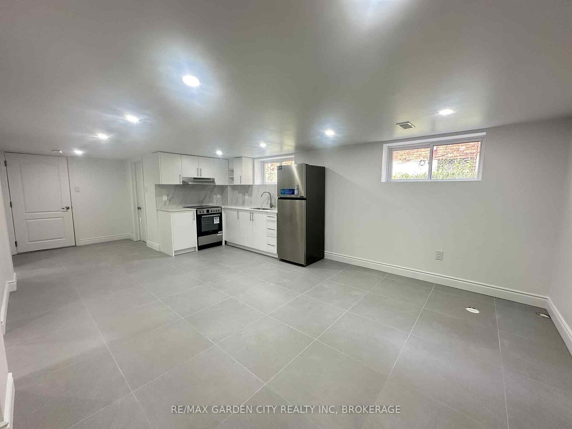 Photo 3 of Unit Unit #3, 43 Norwich Road, Hamilton, Stoney Creek — HOMEH