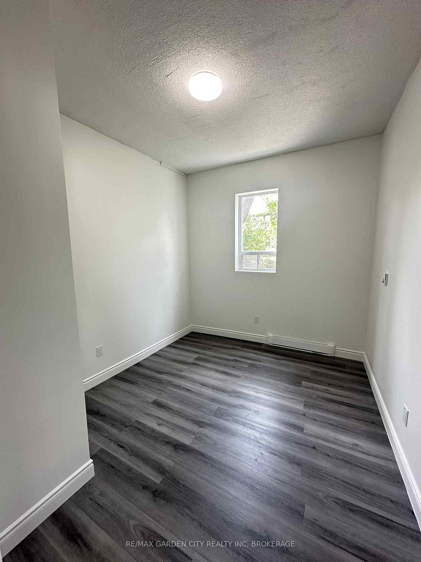 Photo 11 of Unit Unit #2, 43 Norwich Road, Hamilton, Stoney Creek — HOMEH