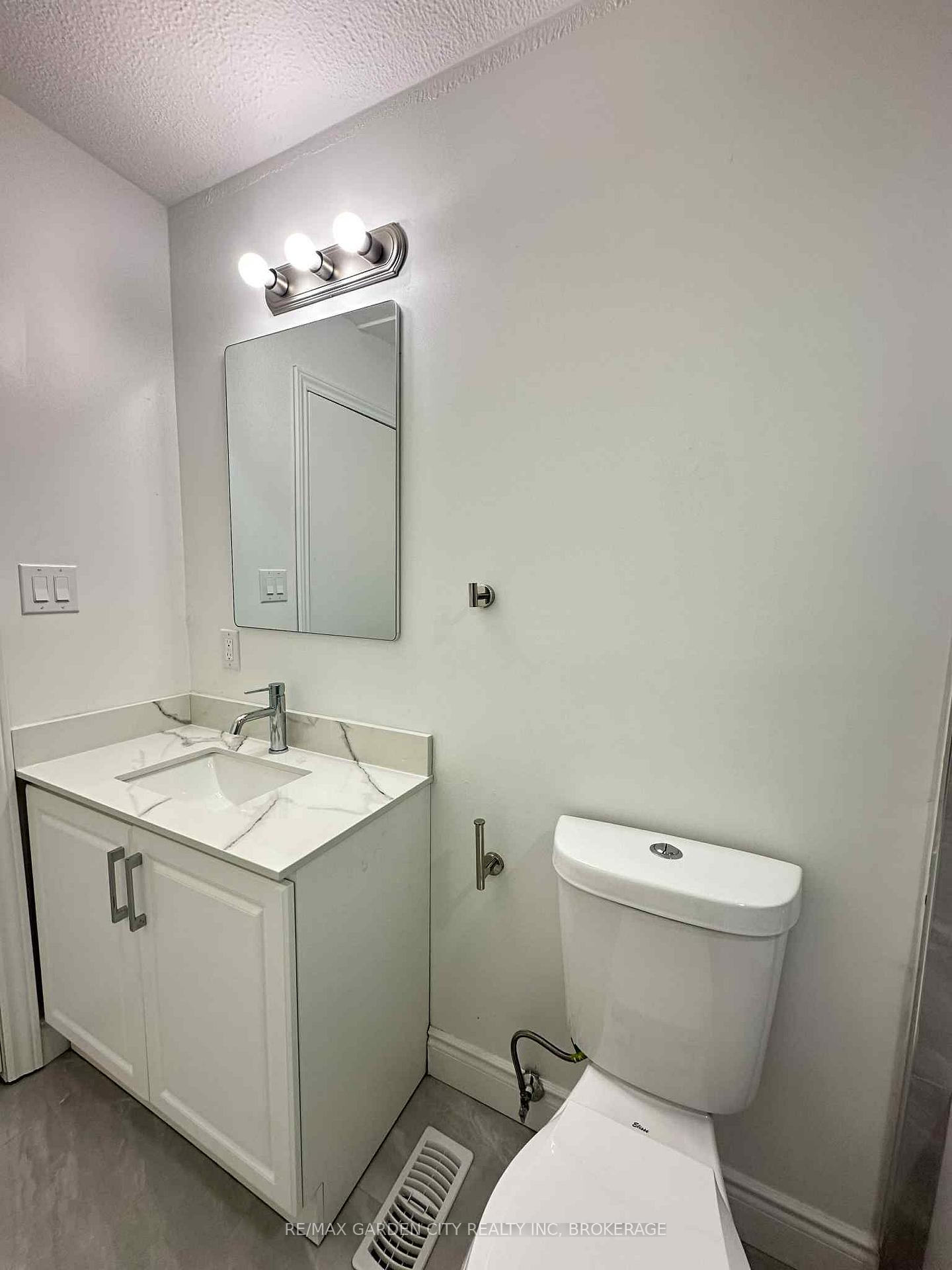 Photo 3 of Unit Unit #2, 43 Norwich Road, Hamilton, Stoney Creek — HOMEH
