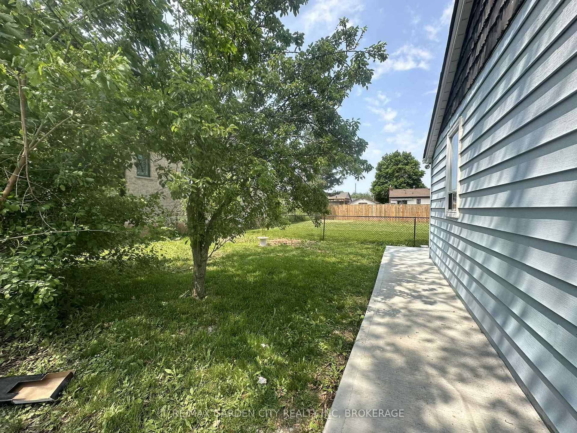 Photo 17 of Unit Unit #2, 43 Norwich Road, Hamilton, Stoney Creek — HOMEH