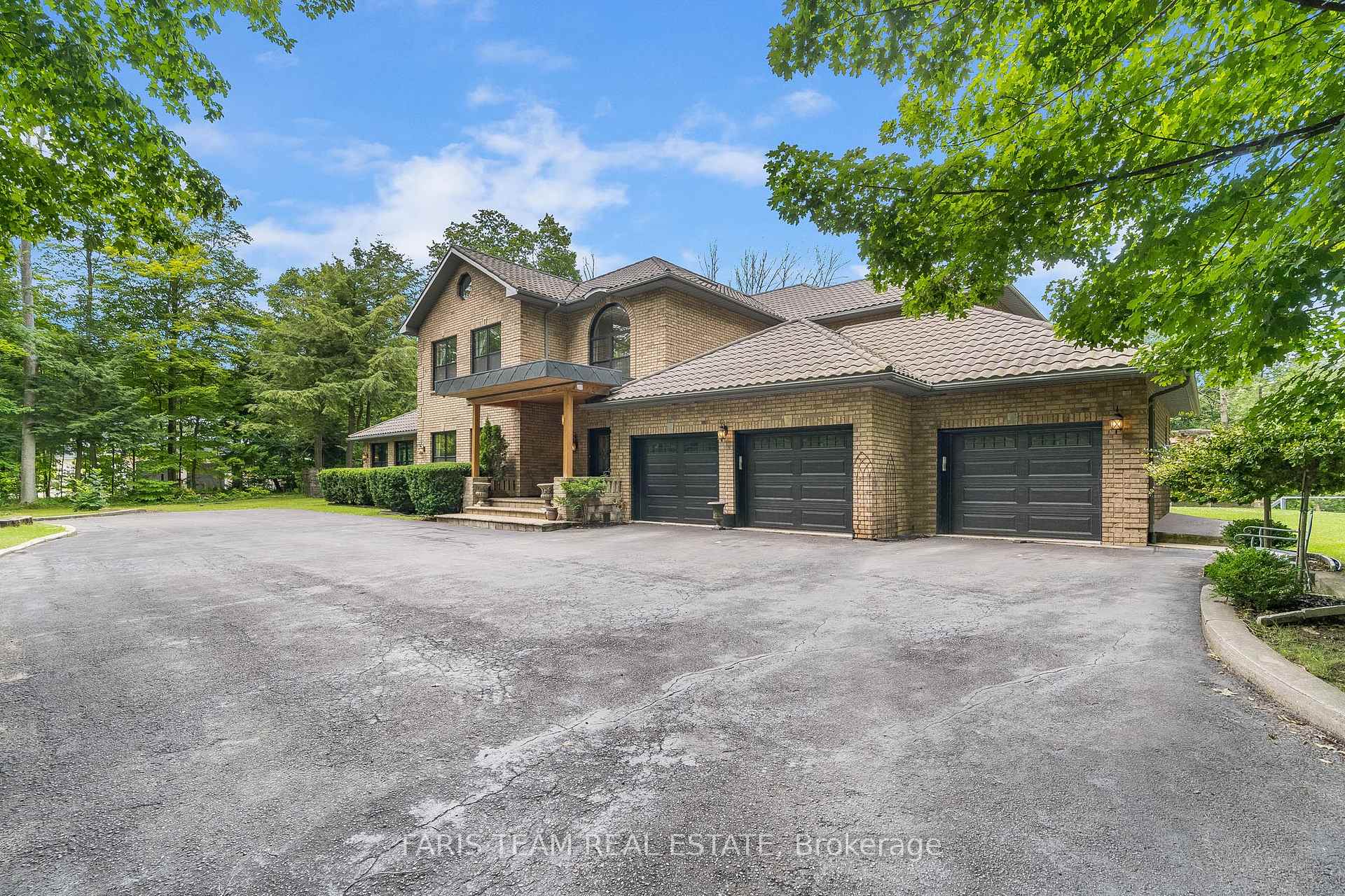 Photo 12 of 1826 Quantz Crescent, Innisfil, Rural Innisfil — HOMEH